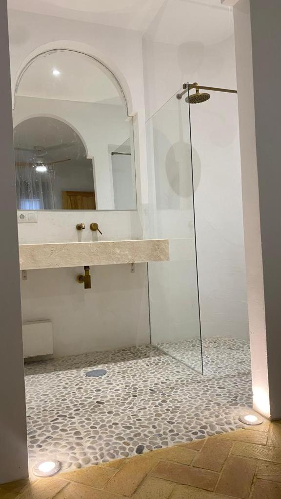 Twin Room with Private Bathroom photo 3