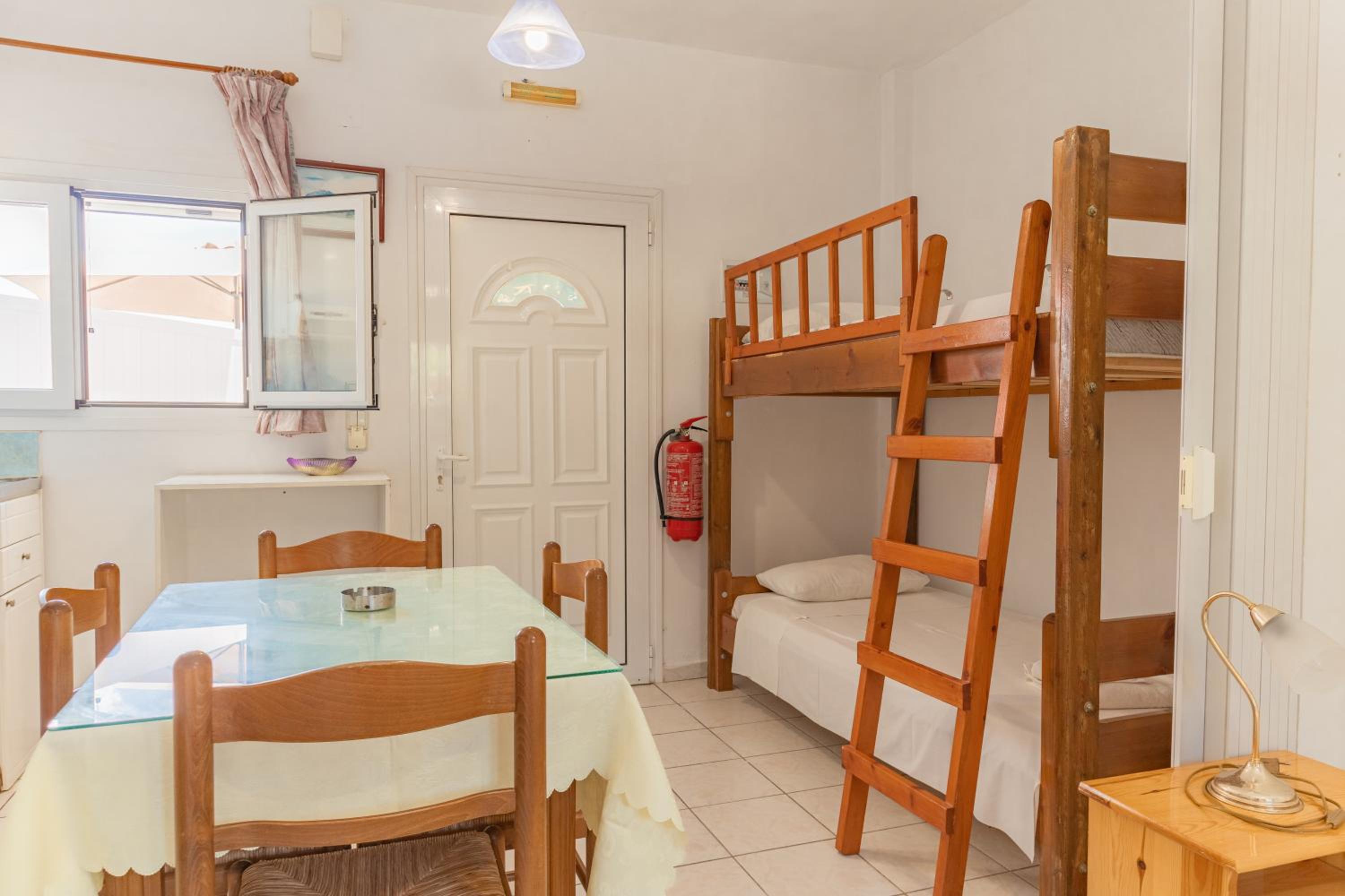 Family Studio - Photo 6