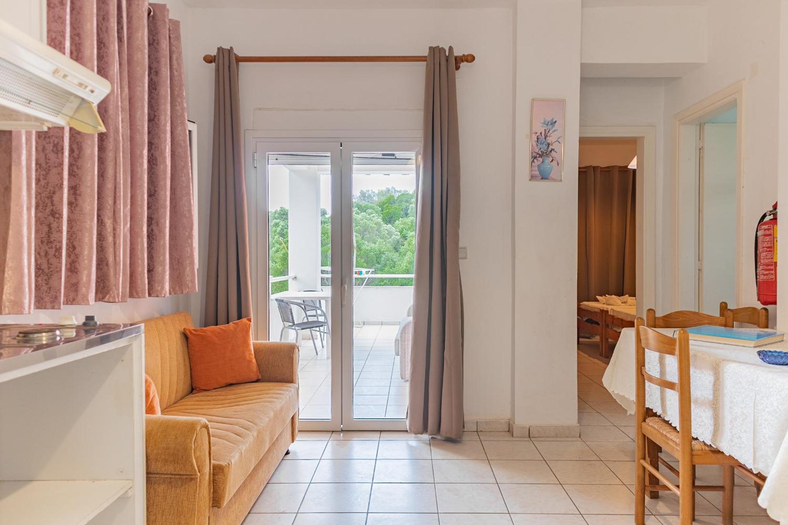 Studio (2-3 Adults)