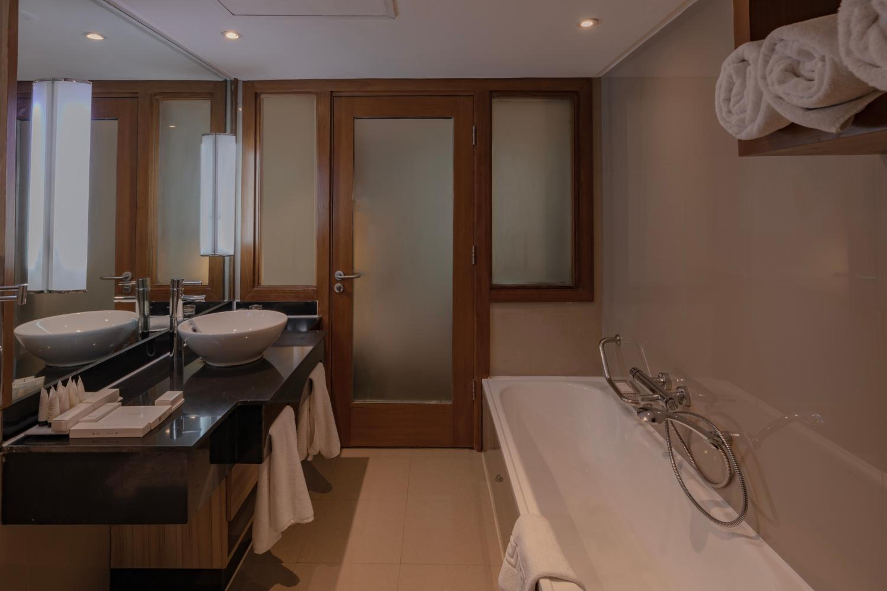 Diplomatic Suite - Photo 7