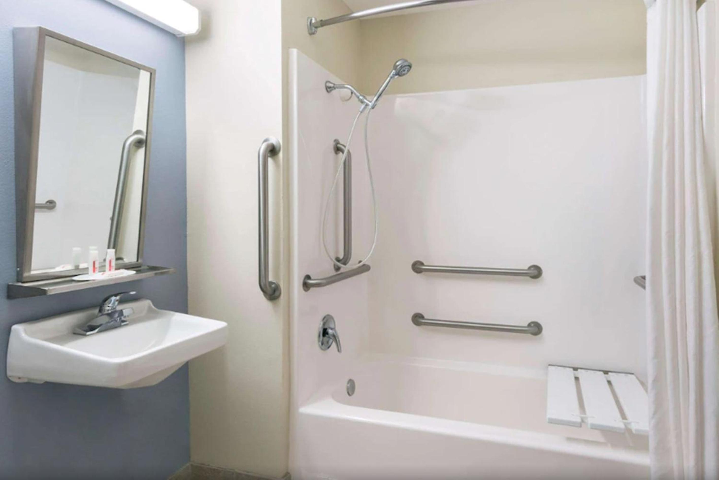 Queen Room - Disability Access/Non-Smoking - Photo 2