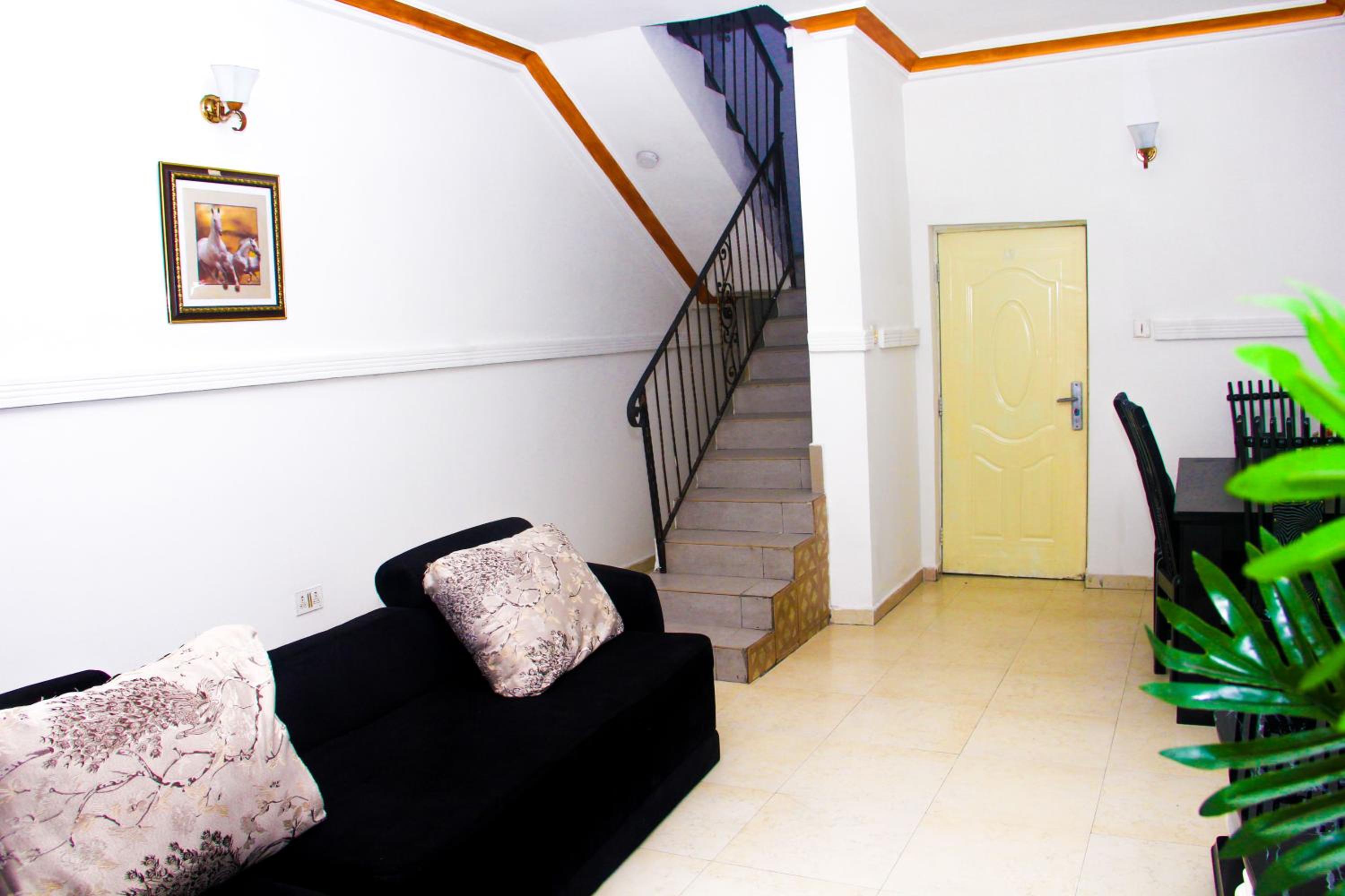 One-Bedroom Apartment photo 1