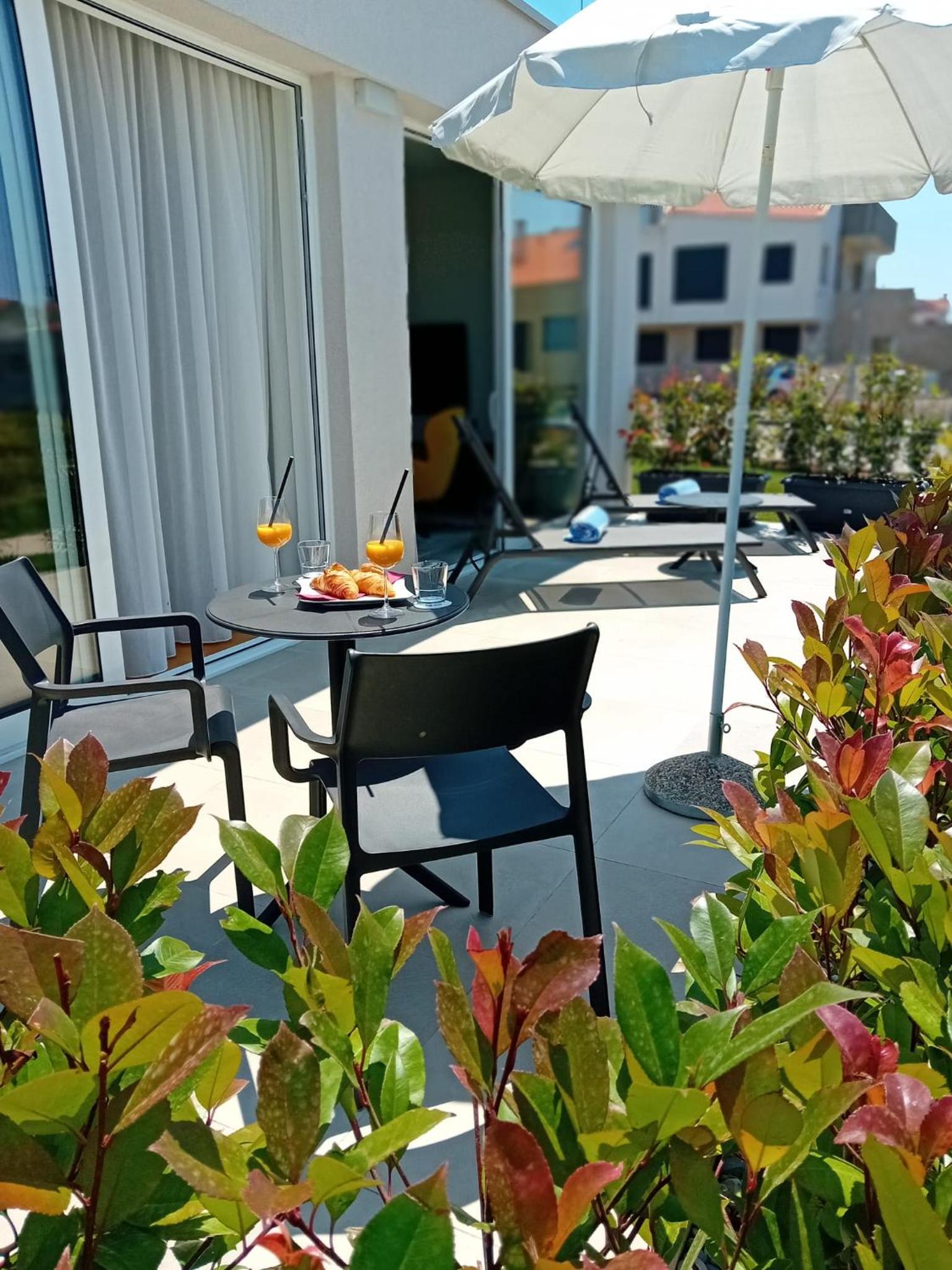 Luxury One-Bedroom Apartment with Terrace - Photo 16