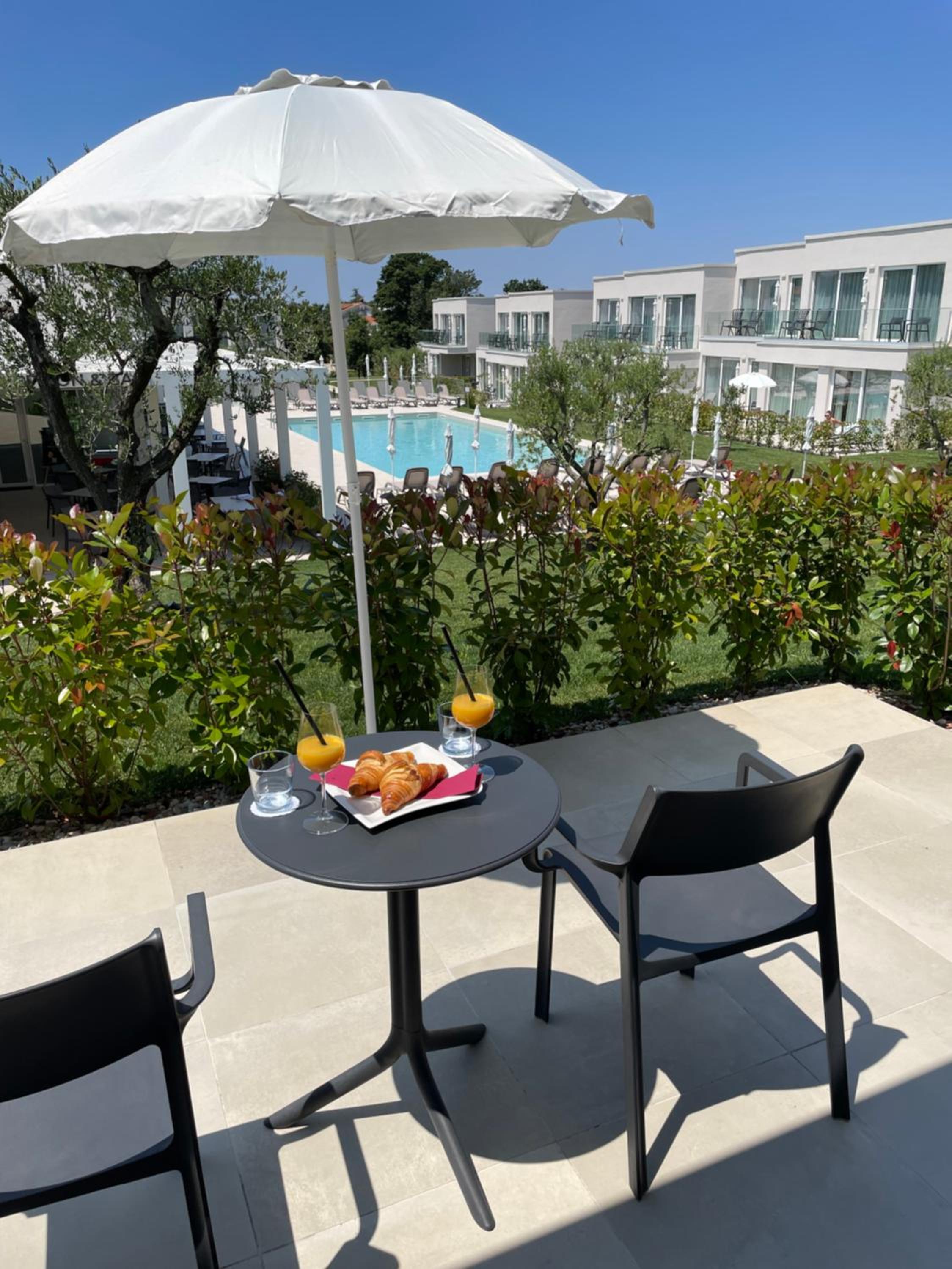 Luxury One-Bedroom Apartment with Terrace - Photo 15