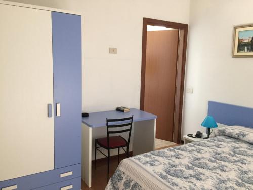 Double Room with Sea View - Photo 9
