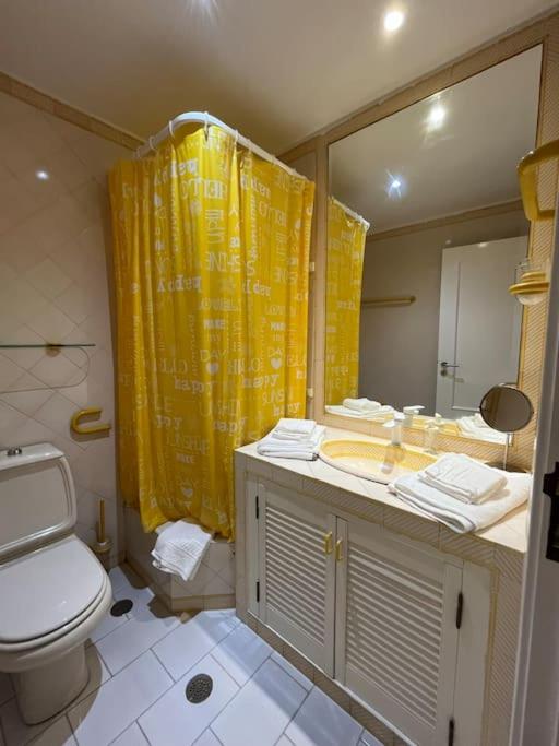 Five-Bedroom House photo 2