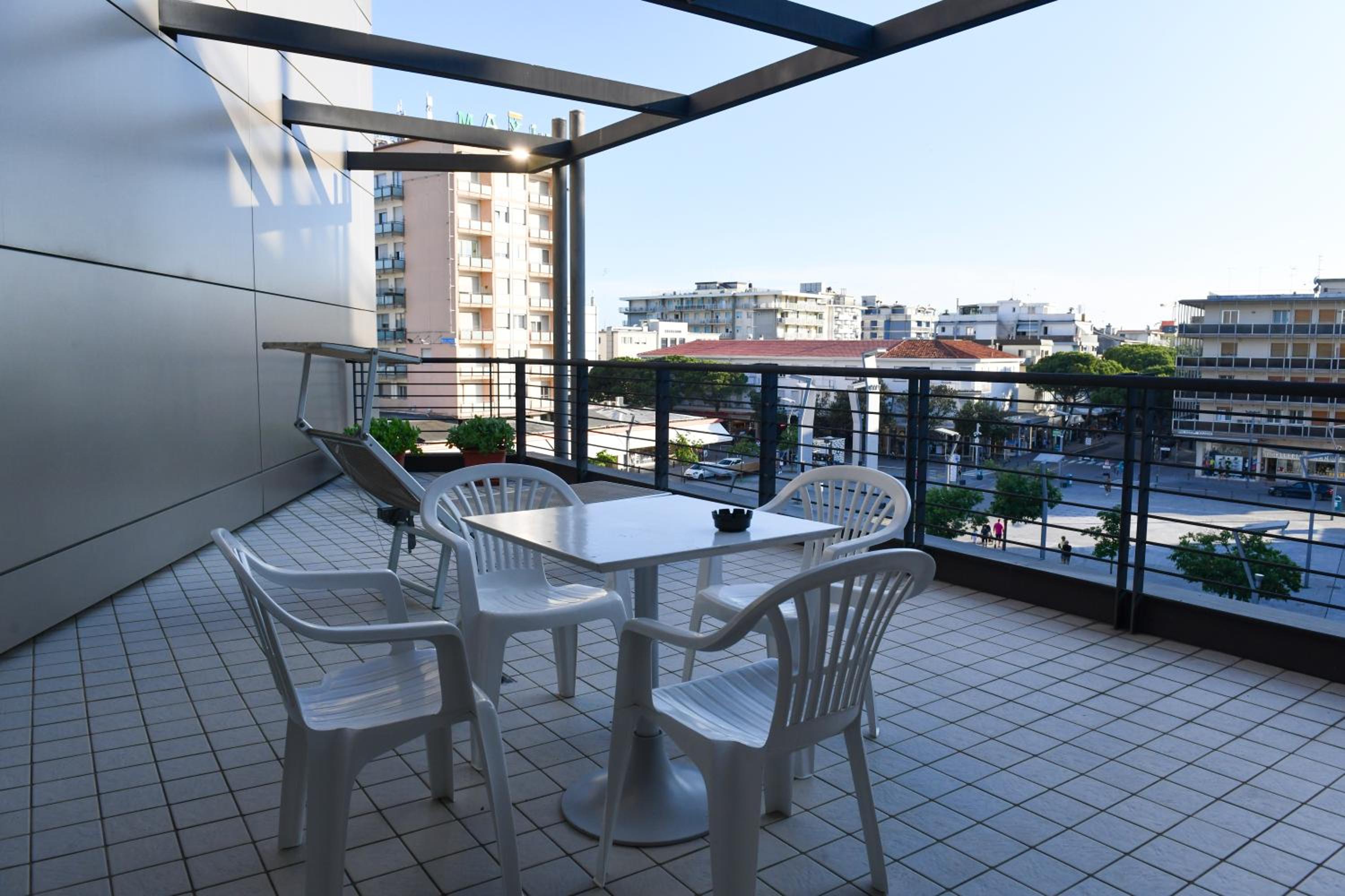 One-Bedroom Apartment with Terrace photo 2