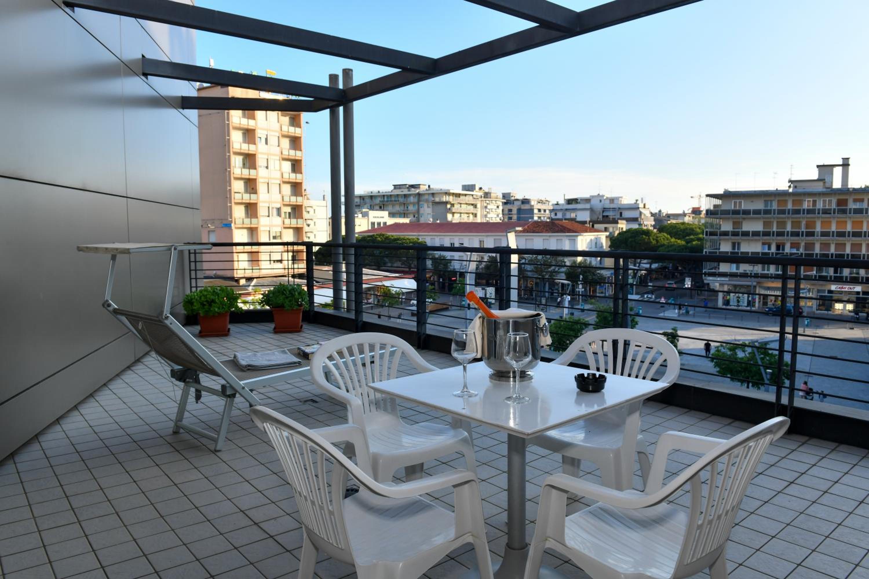 One-Bedroom Apartment with Terrace photo 3