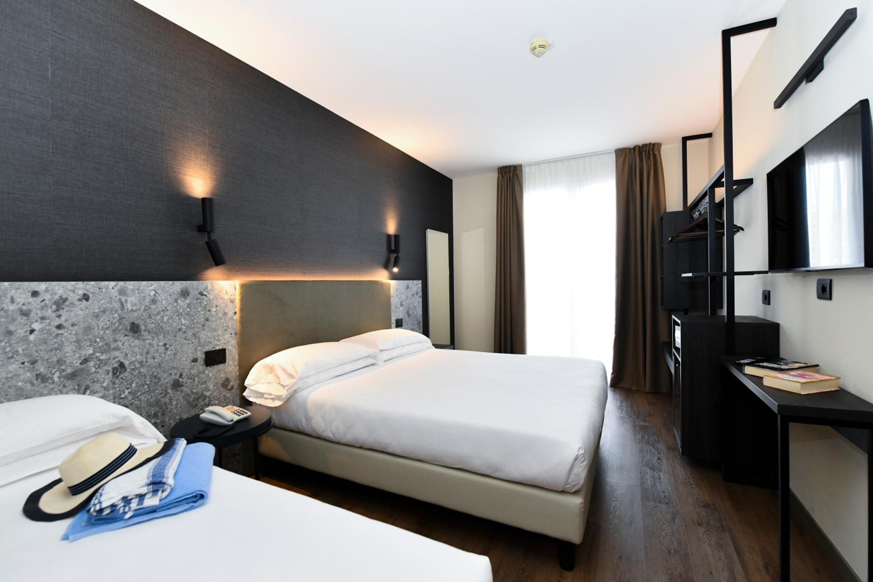 Superior Triple Room with Balcony photo 1