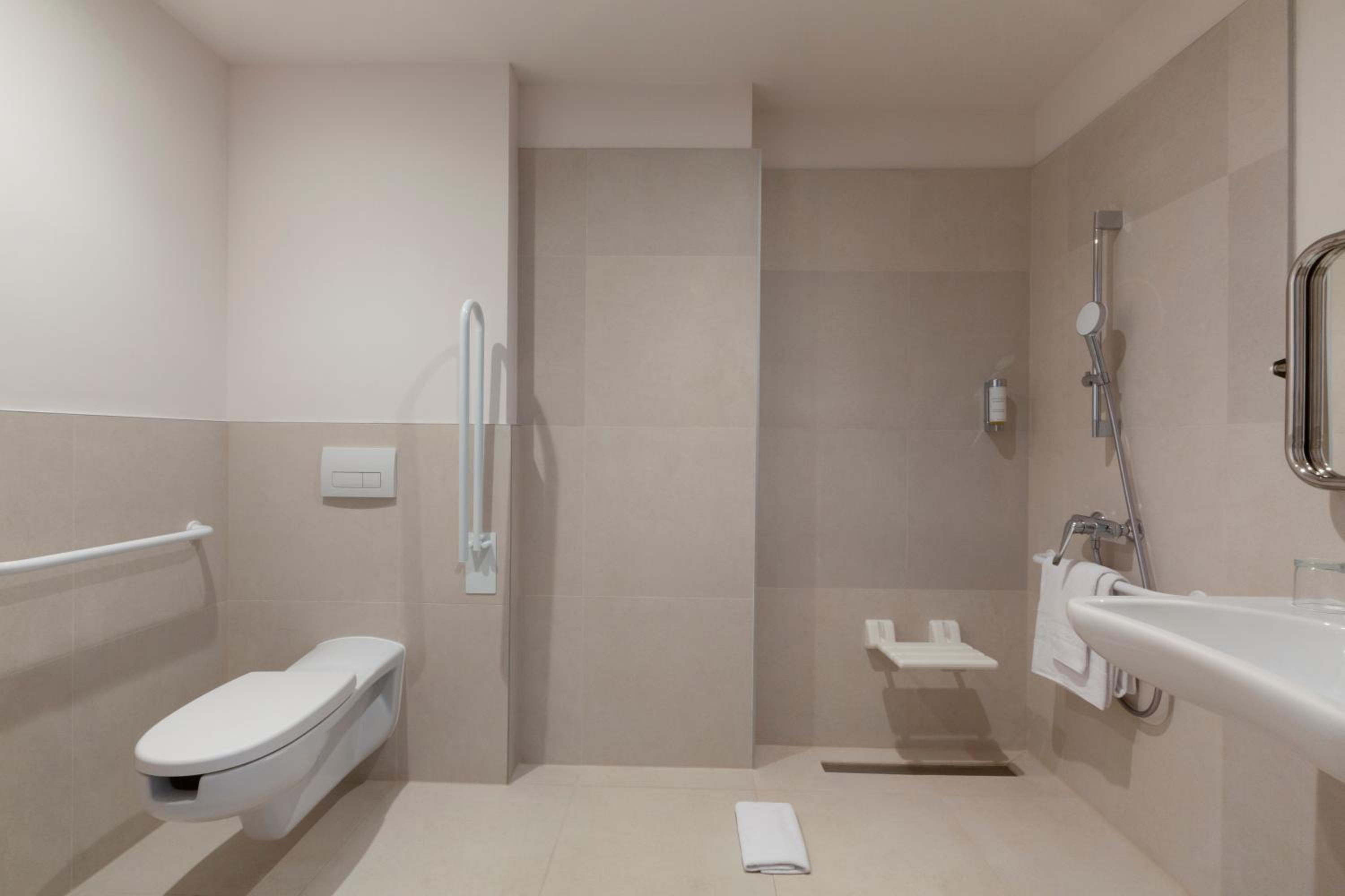 Double or Twin Room - Disability Access - Photo 4