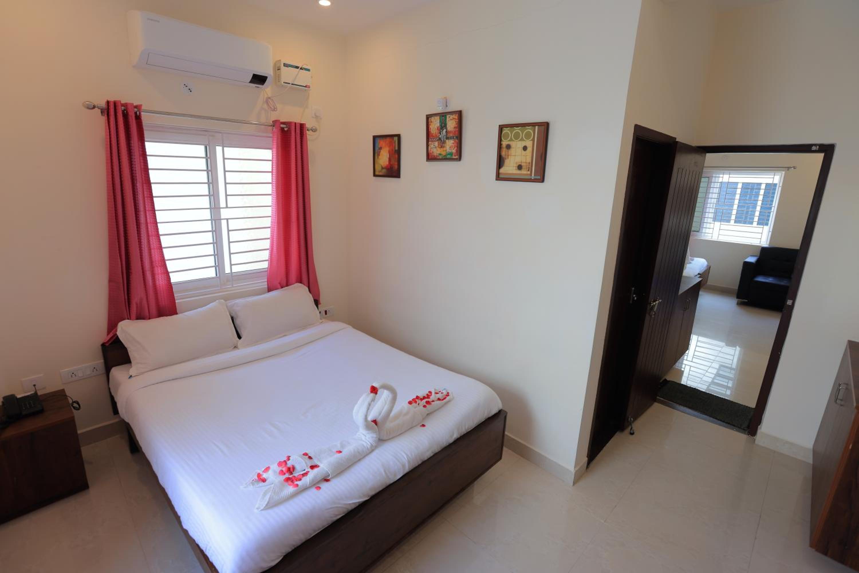 Deluxe Room (2 Adults + 1 Child)
