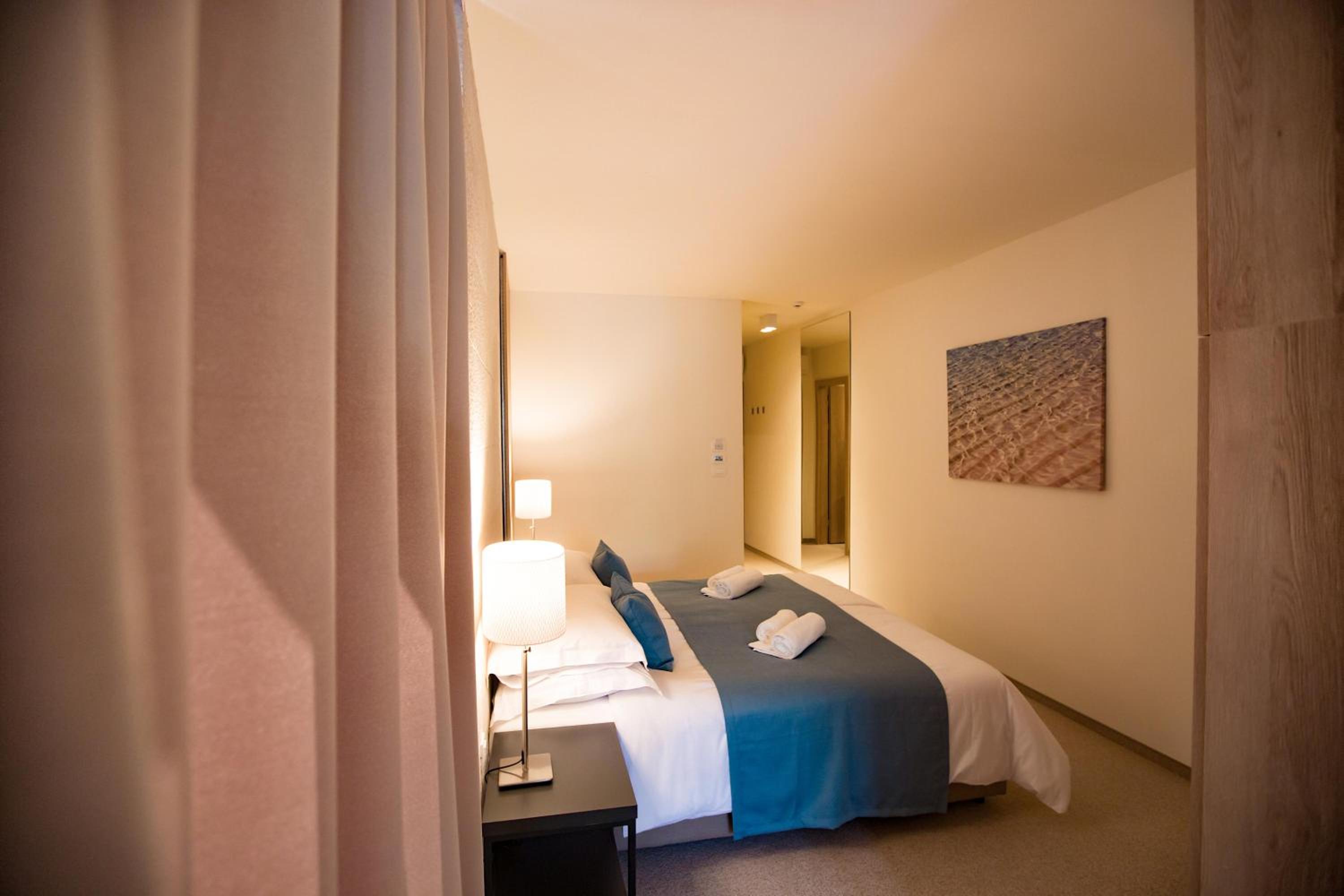 Deluxe Suite with Sea View and Balcony photo 2