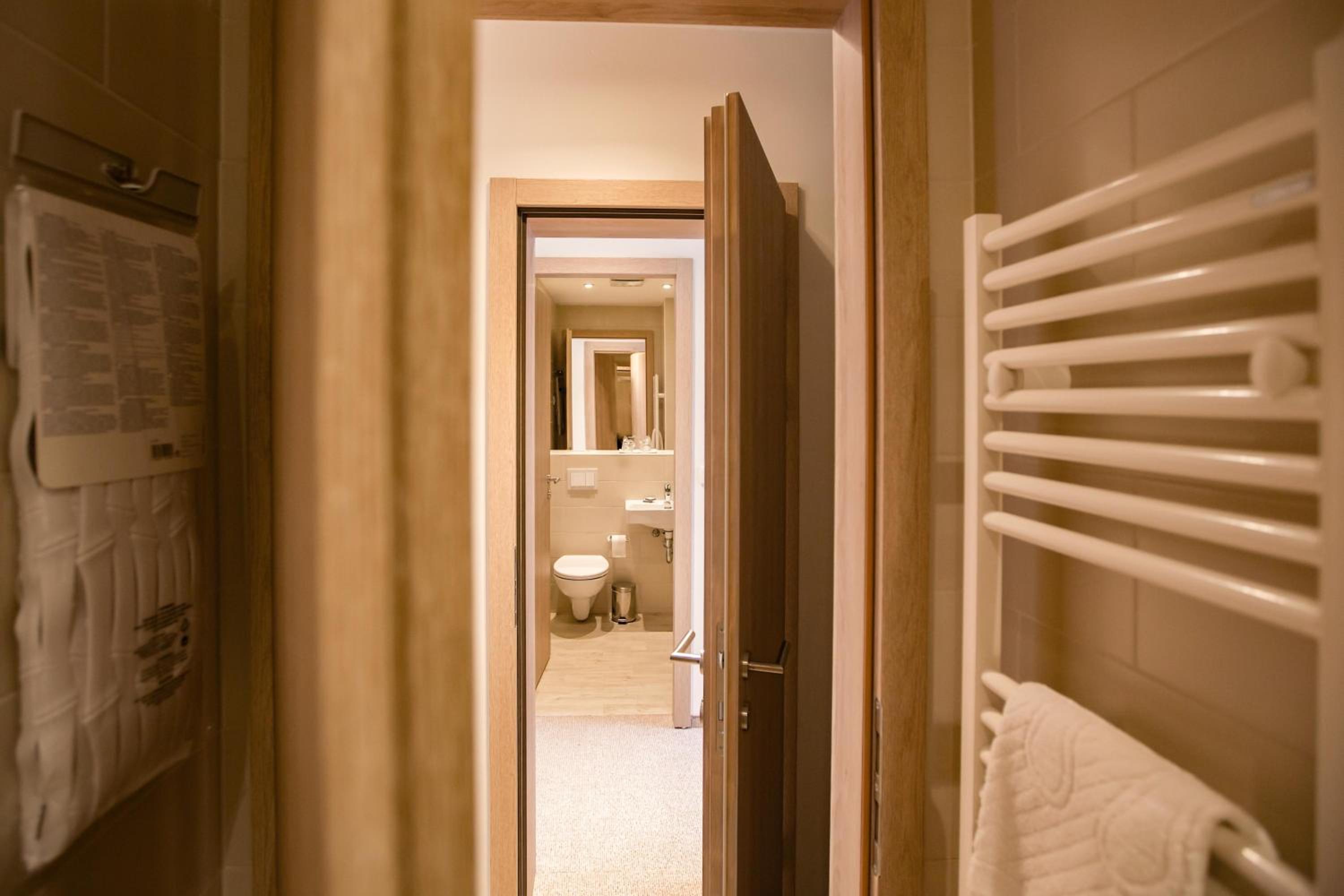 Deluxe Suite with Sea View and Balcony photo 3