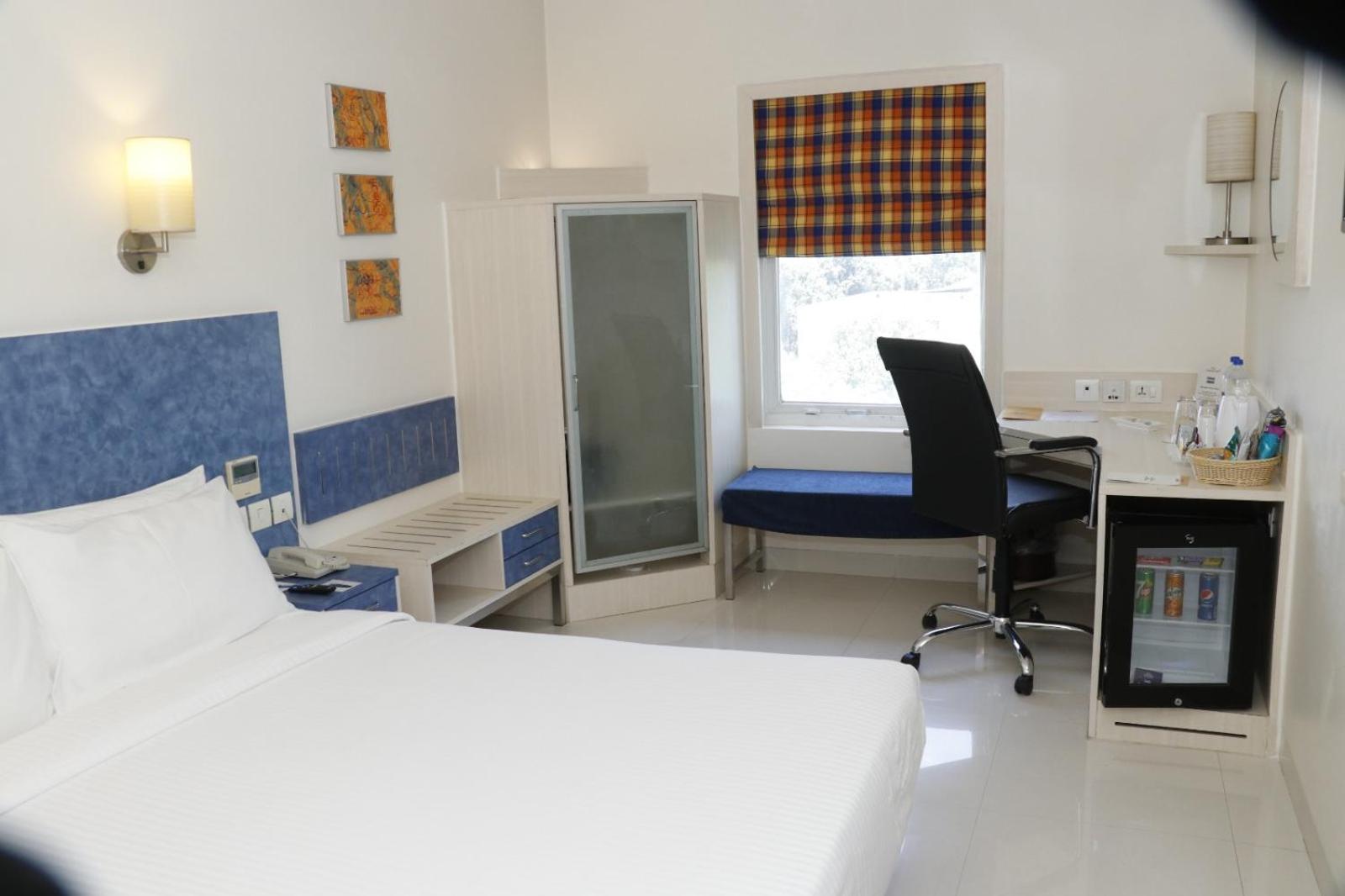 1 Double Bed, Superior Room (Self-Checkin facility) - Photo 4