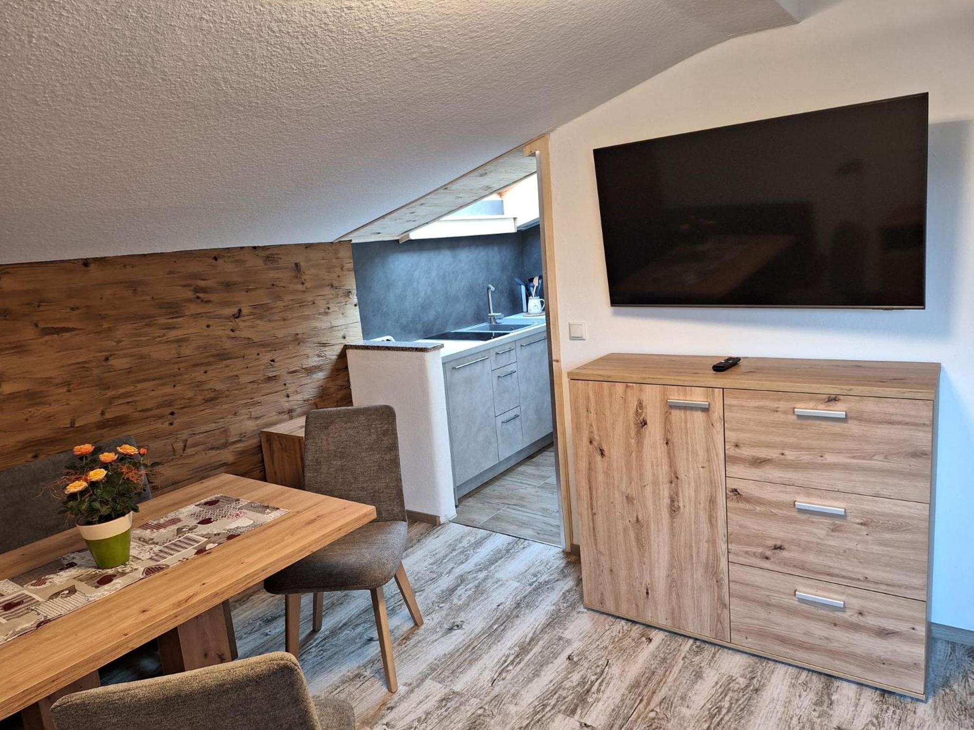 Apartment with Balcony photo 3