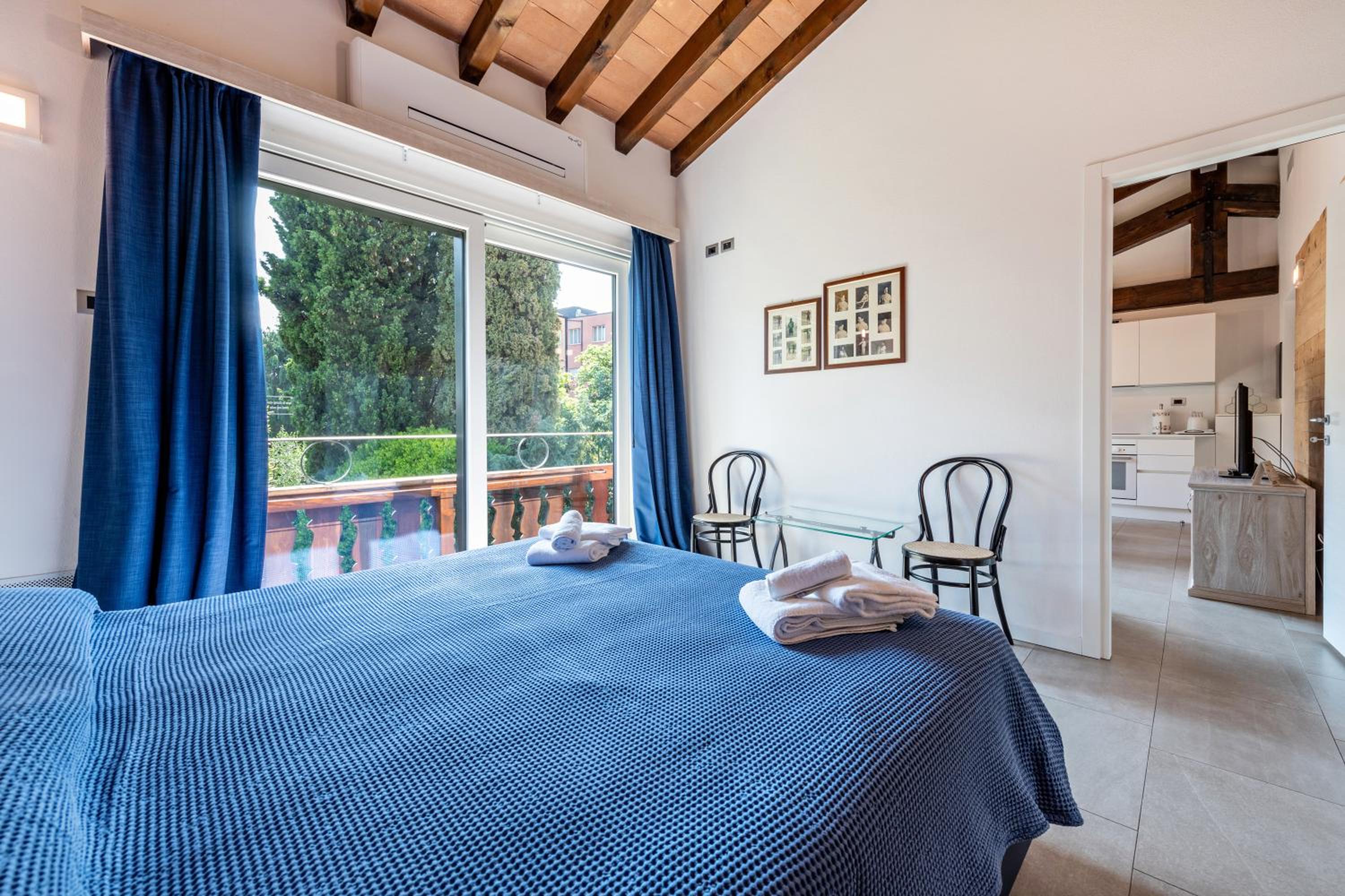 One-Bedroom Apartment with Garden View photo 3