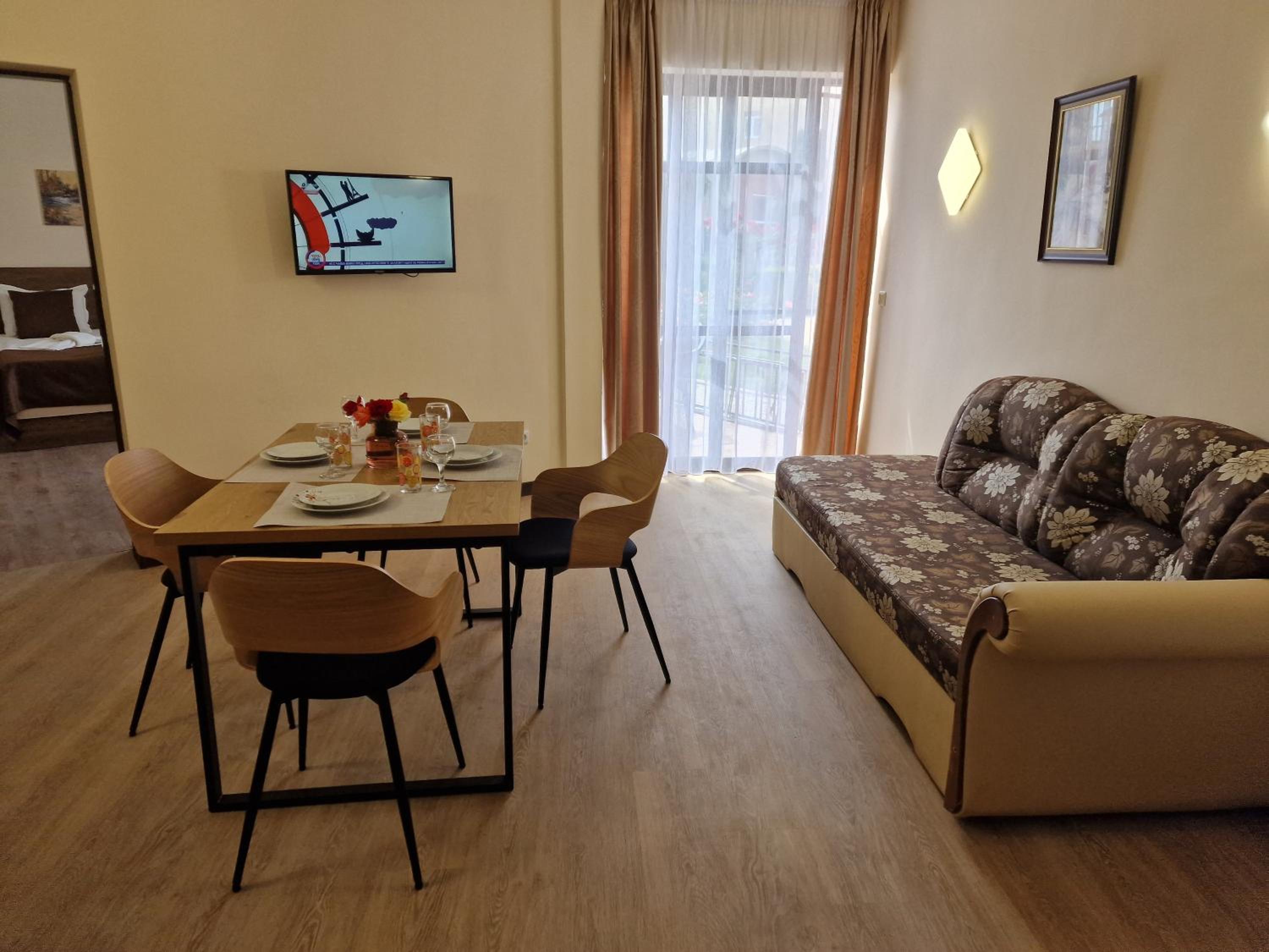 One-Bedroom Apartment - Photo 3