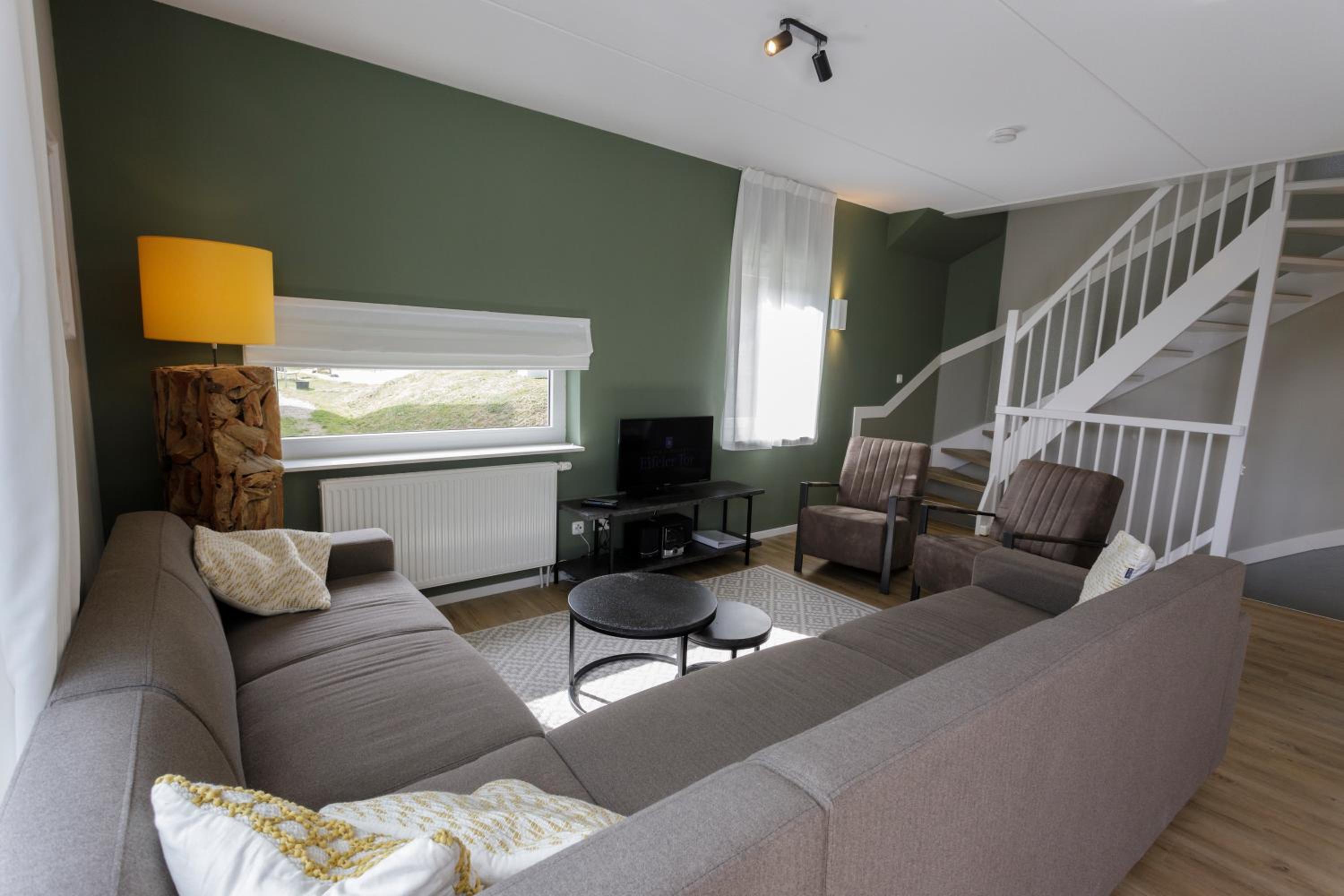 Four-Bedroom Bungalow - Photo 1