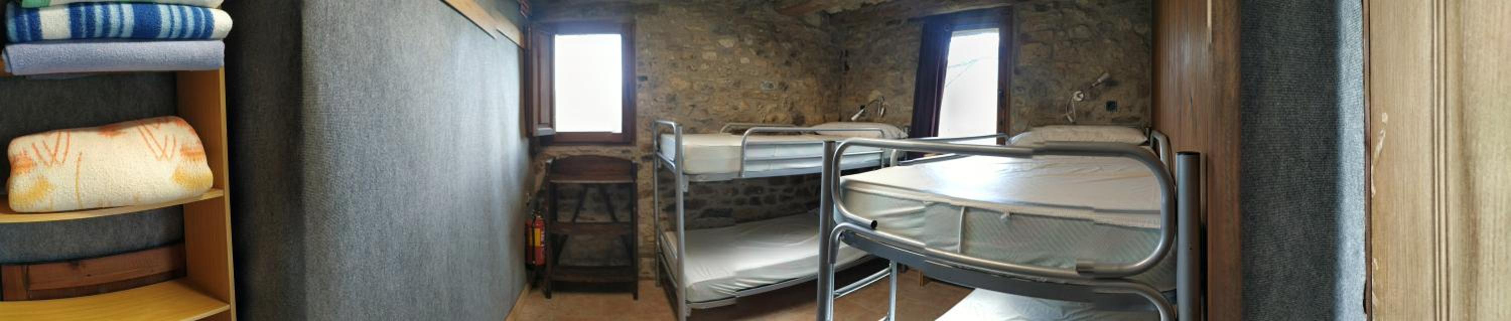 Quadruple Room with Shared Bathroom photo 2