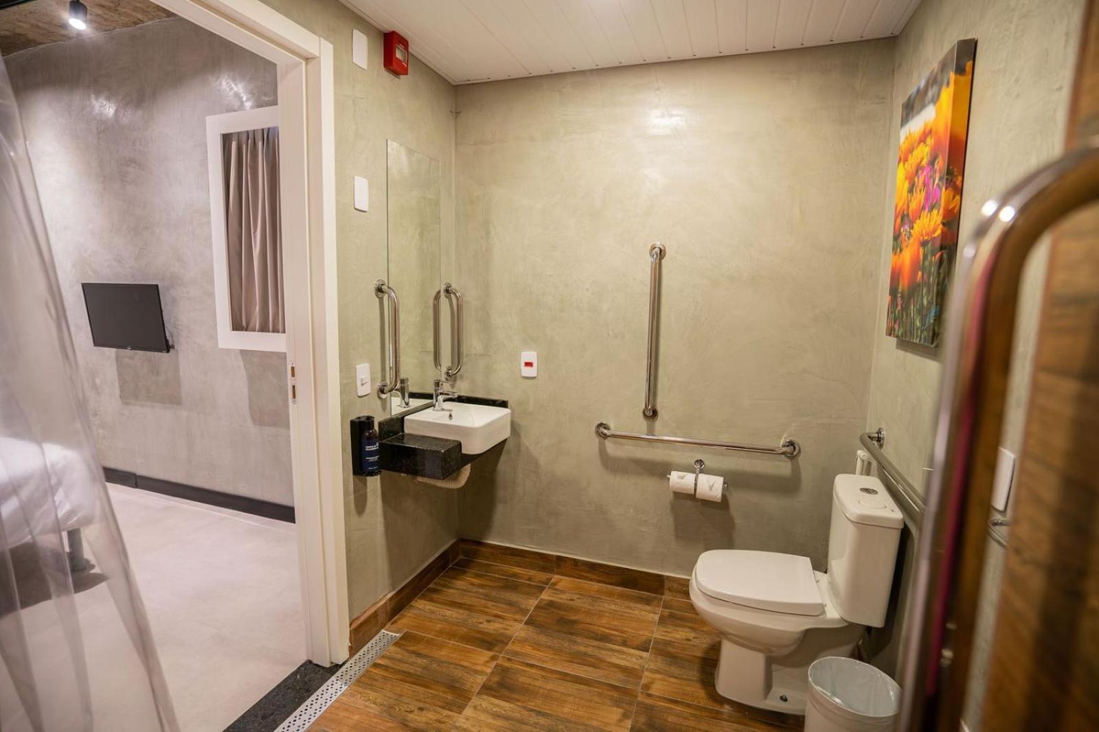 Double Room - Disability Access photo 3