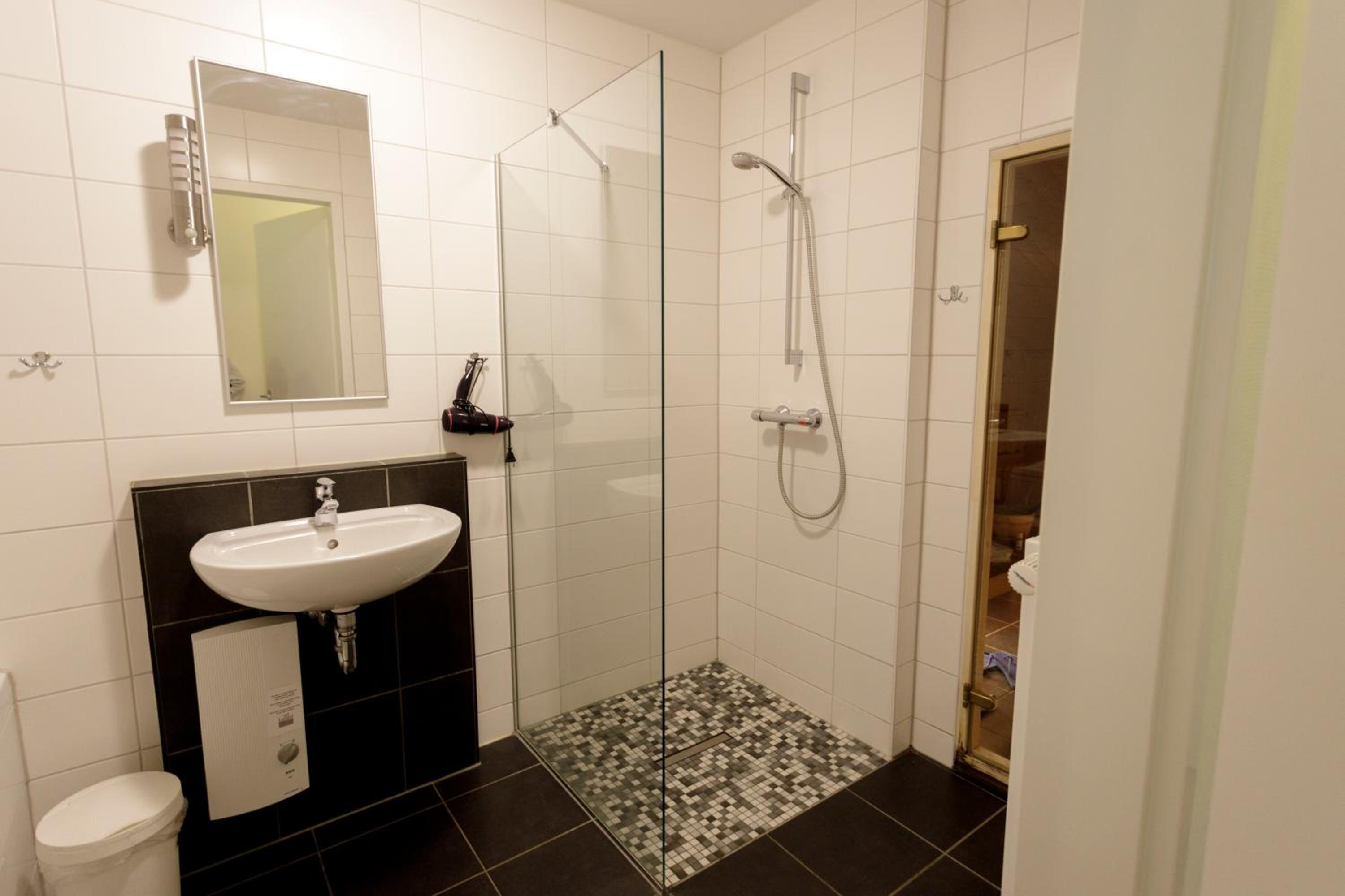 Five-Bedroom Apartment - Photo 6