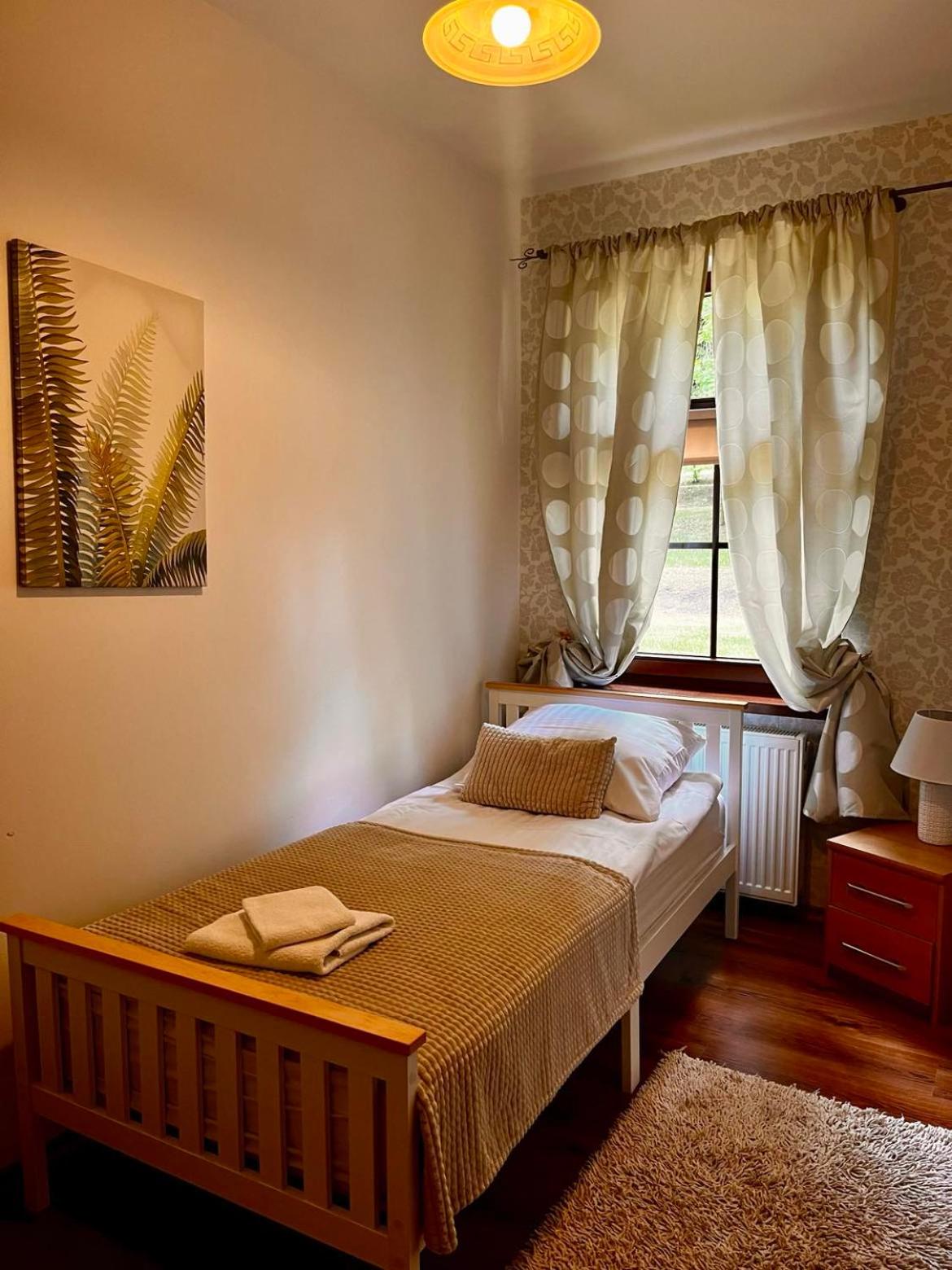 Single Room with Private Bathroom photo 2
