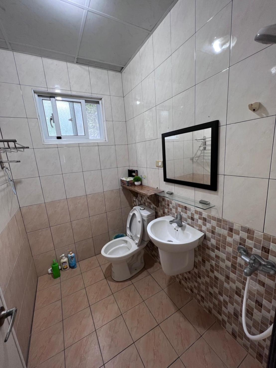 Single Room with Private Bathroom photo 2