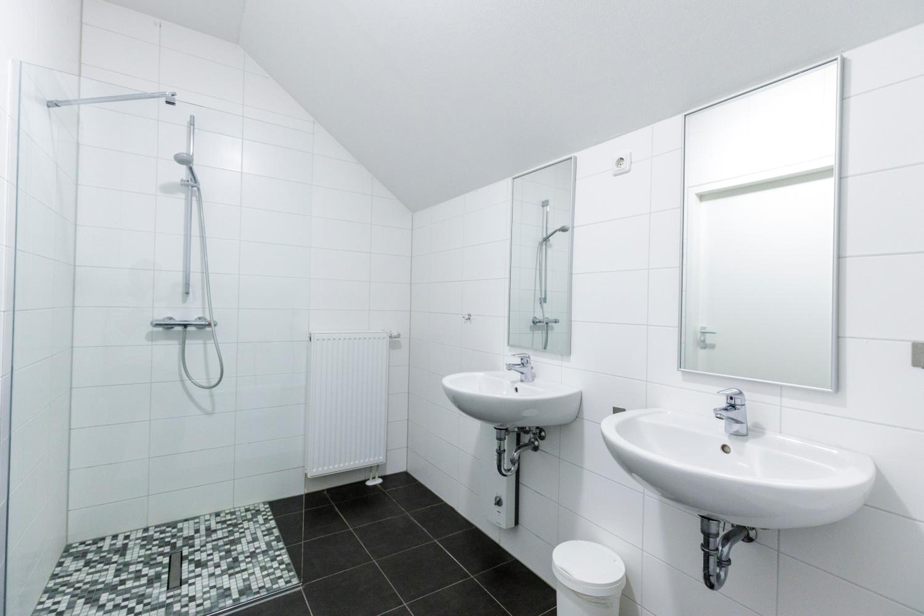 Three-Bedroom Apartment - Photo 6