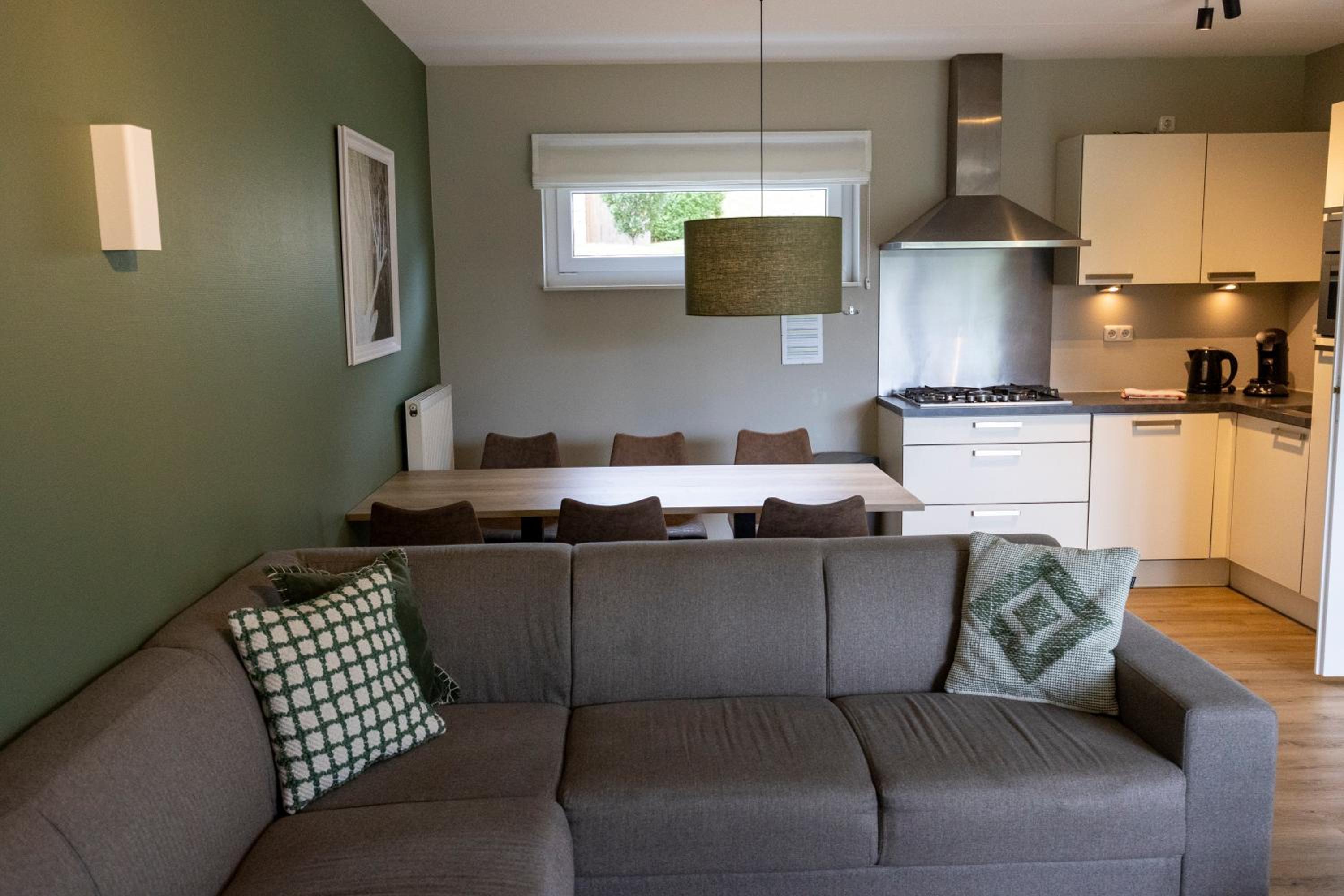 Three-Bedroom Bungalow - Photo 6