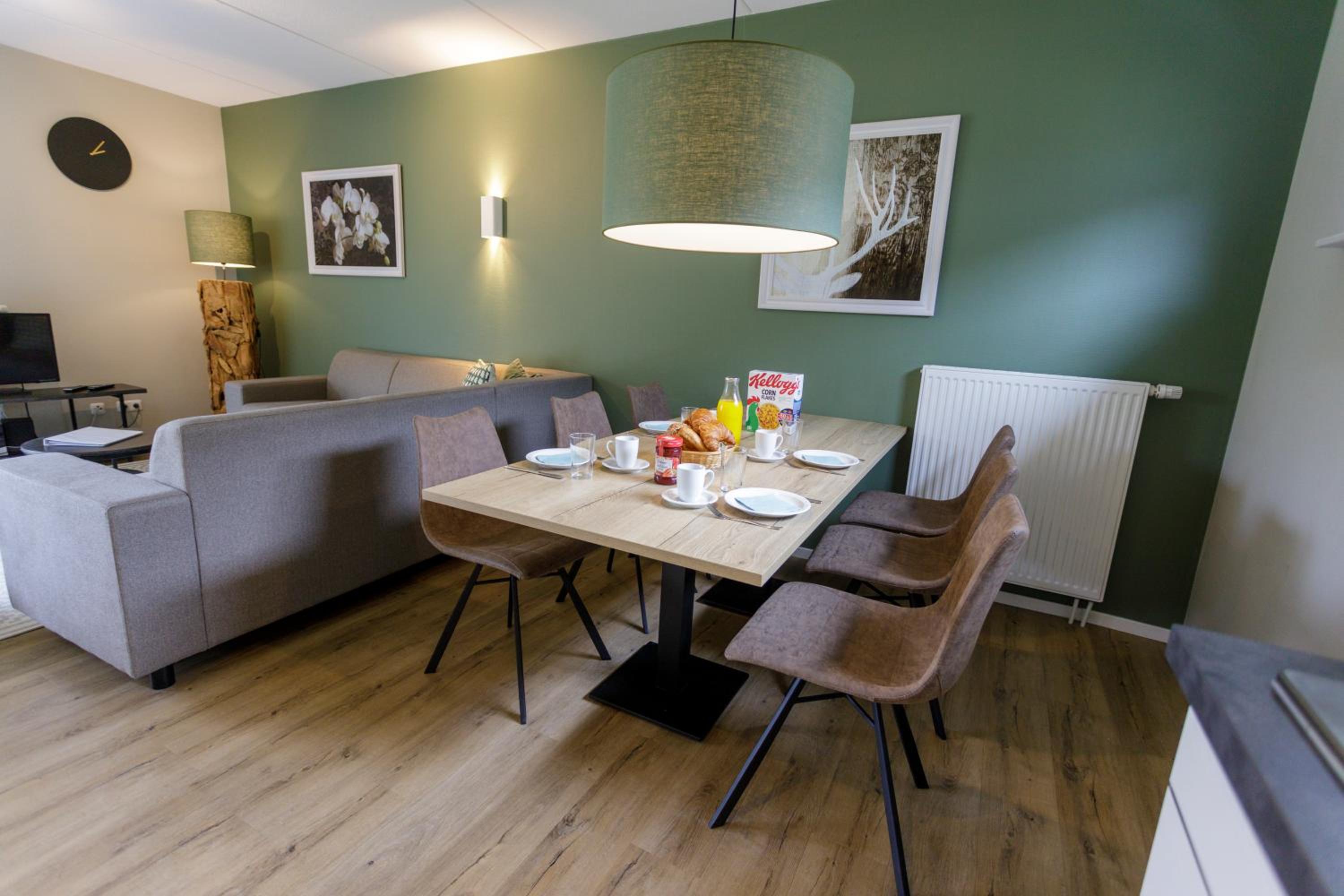 Three-Bedroom Bungalow - Photo 3