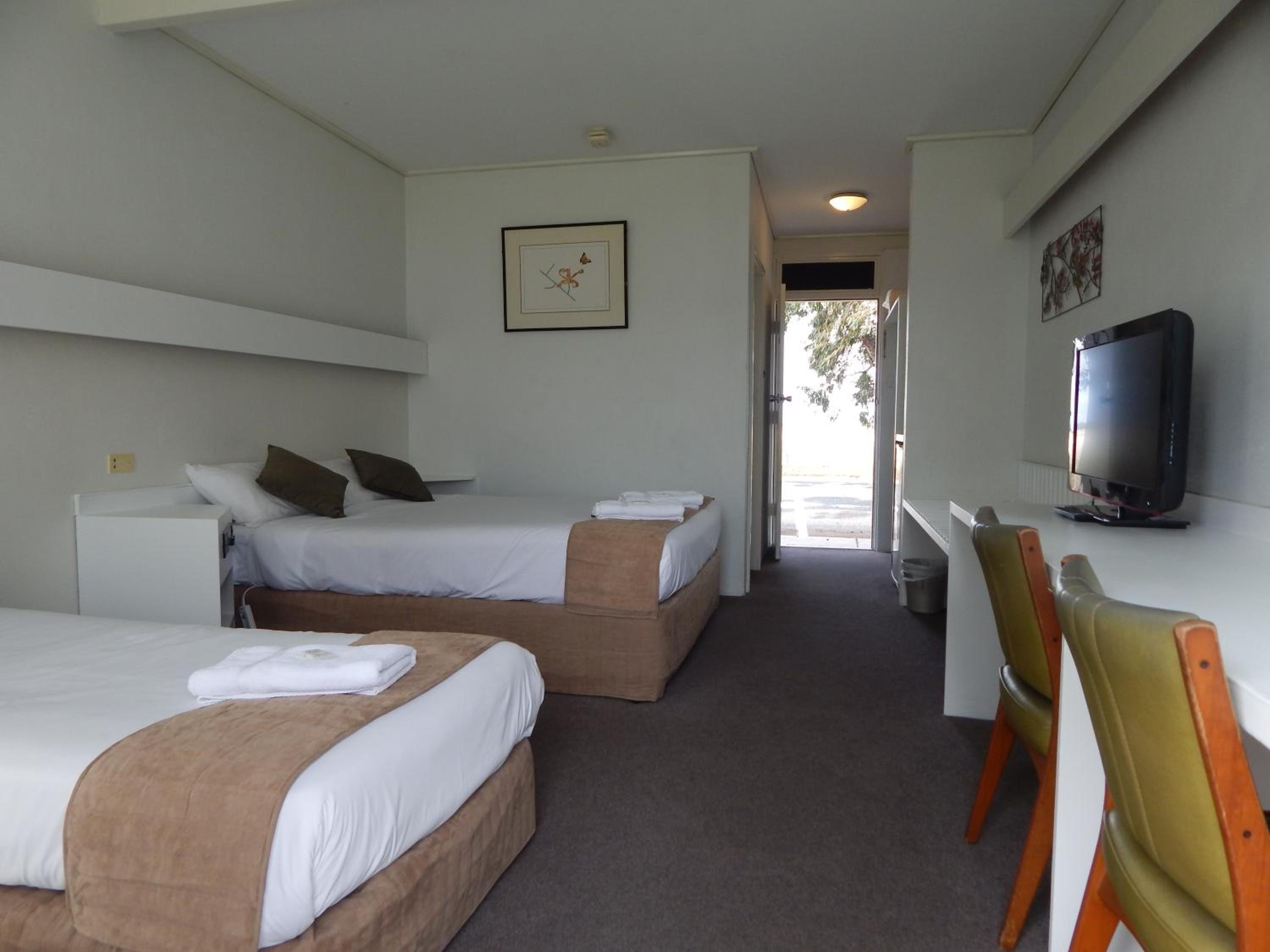 Twin Room - Photo 2