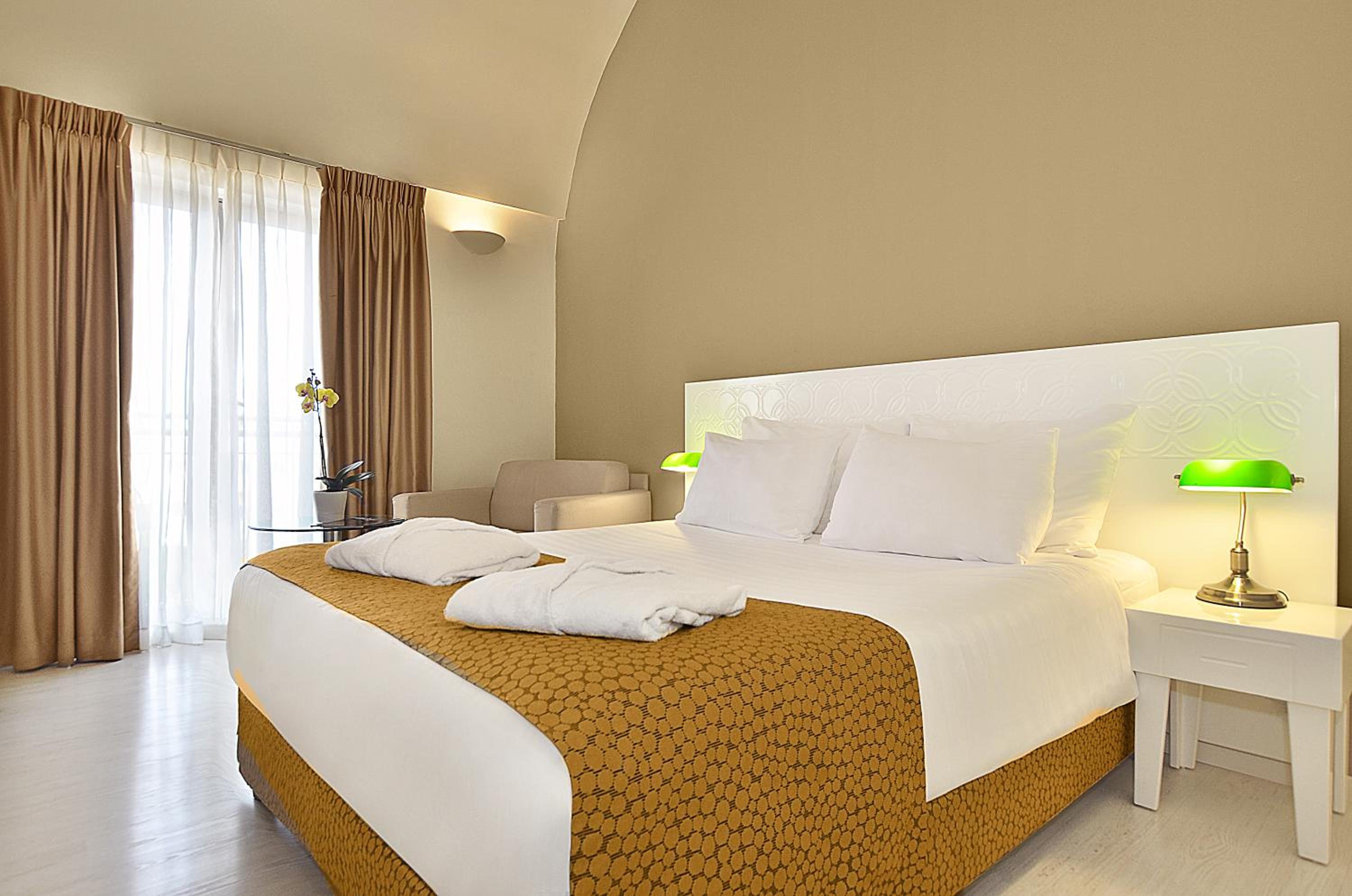 Crown Room Jaffa View - Photo 1