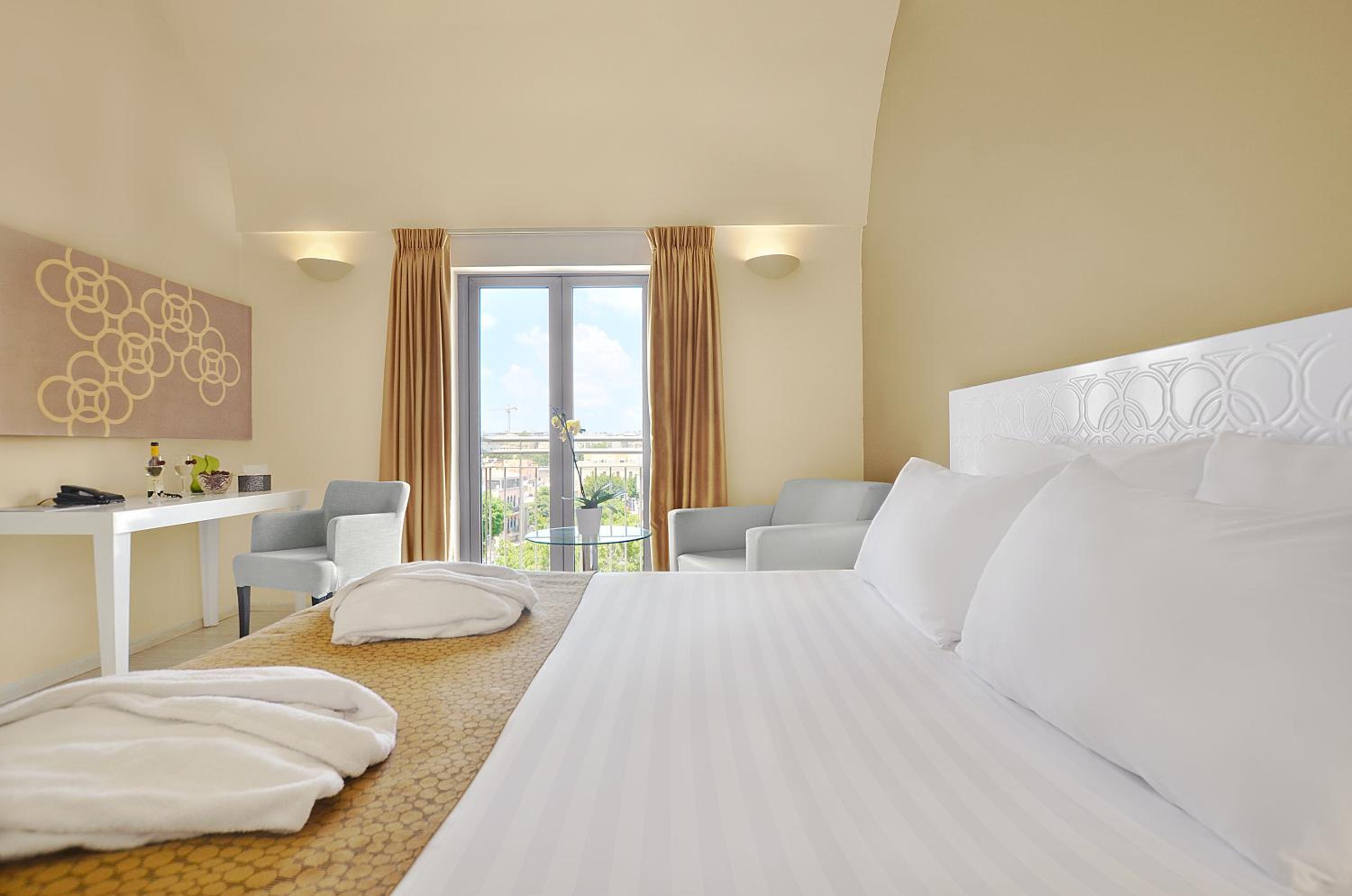 Crown Room Jaffa View - Photo 6