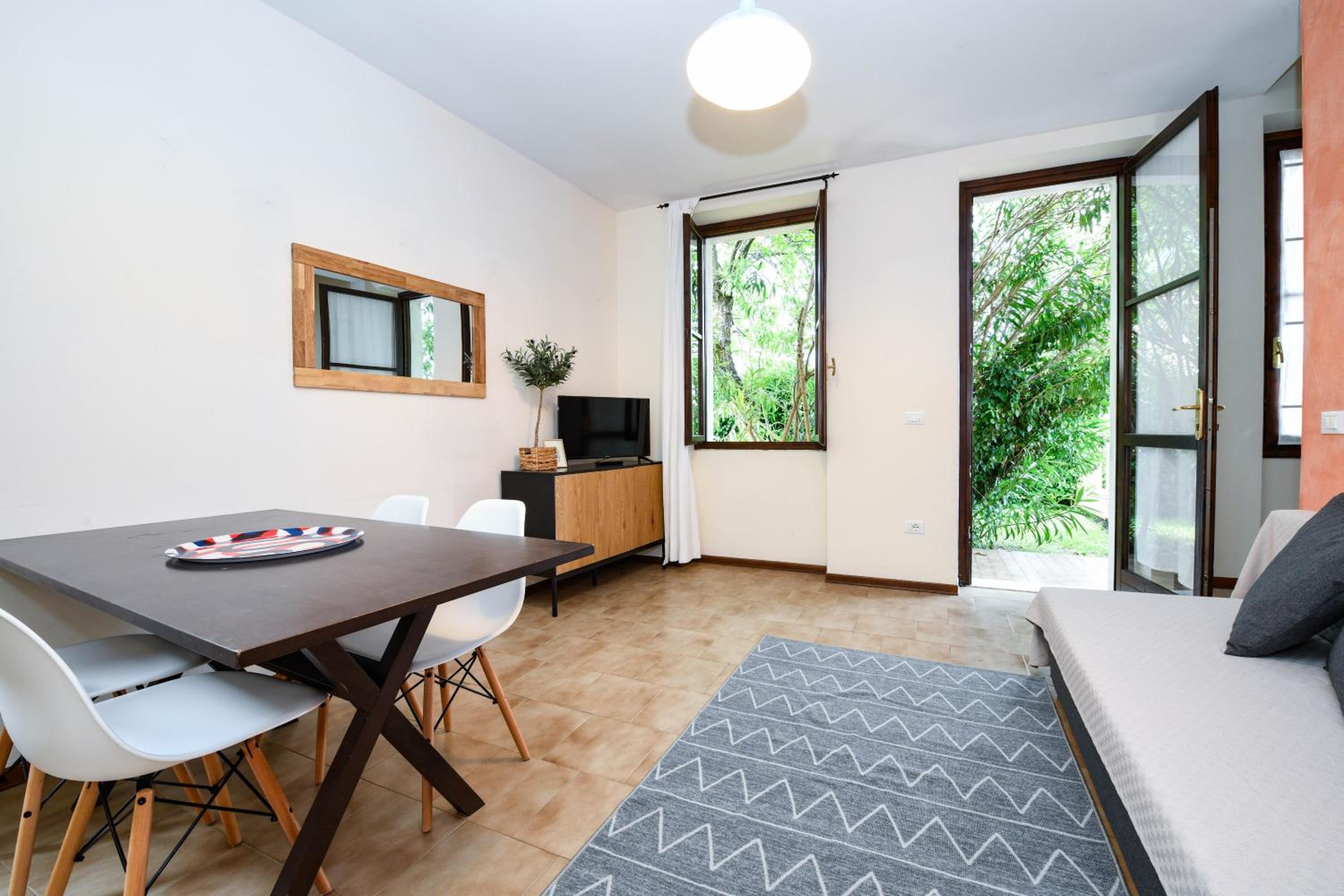 Apartment with Lake View photo 2