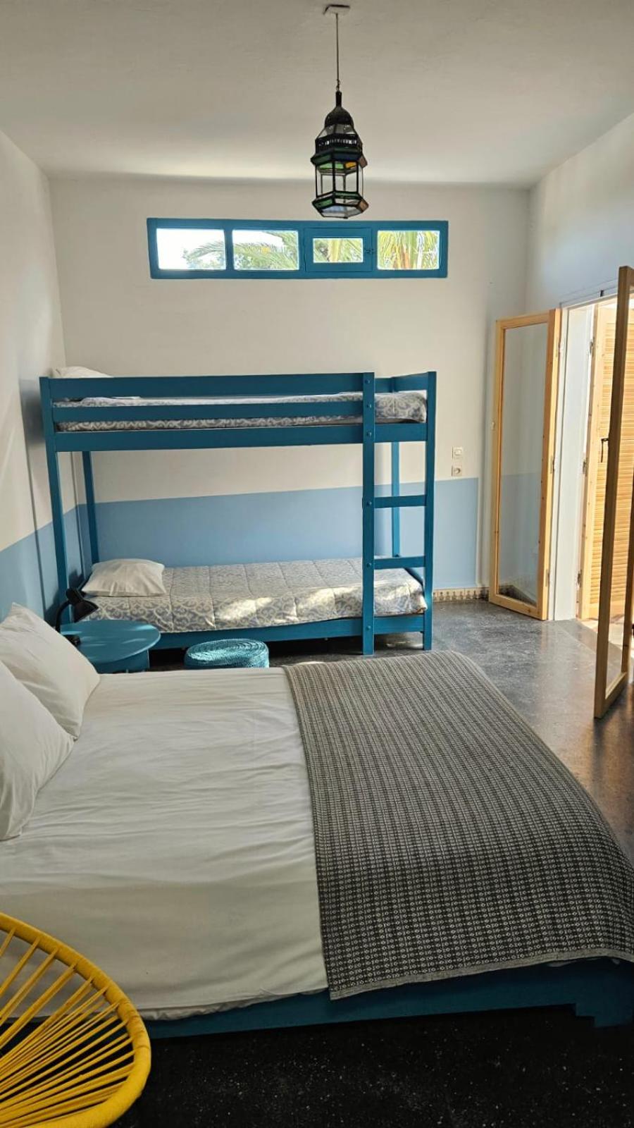Economy Quadruple Room - Photo 5