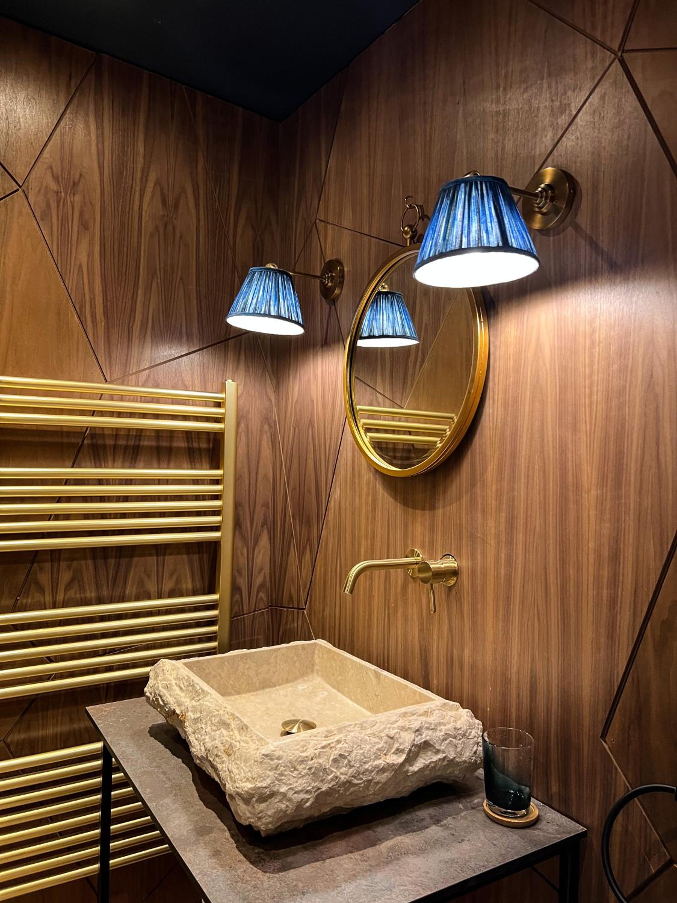 Ultimate Garden Room with Hot Tub - Photo 11