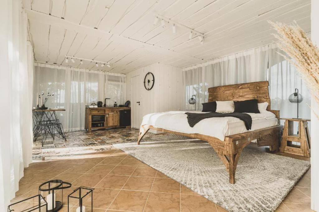 One-Bedroom House photo 1