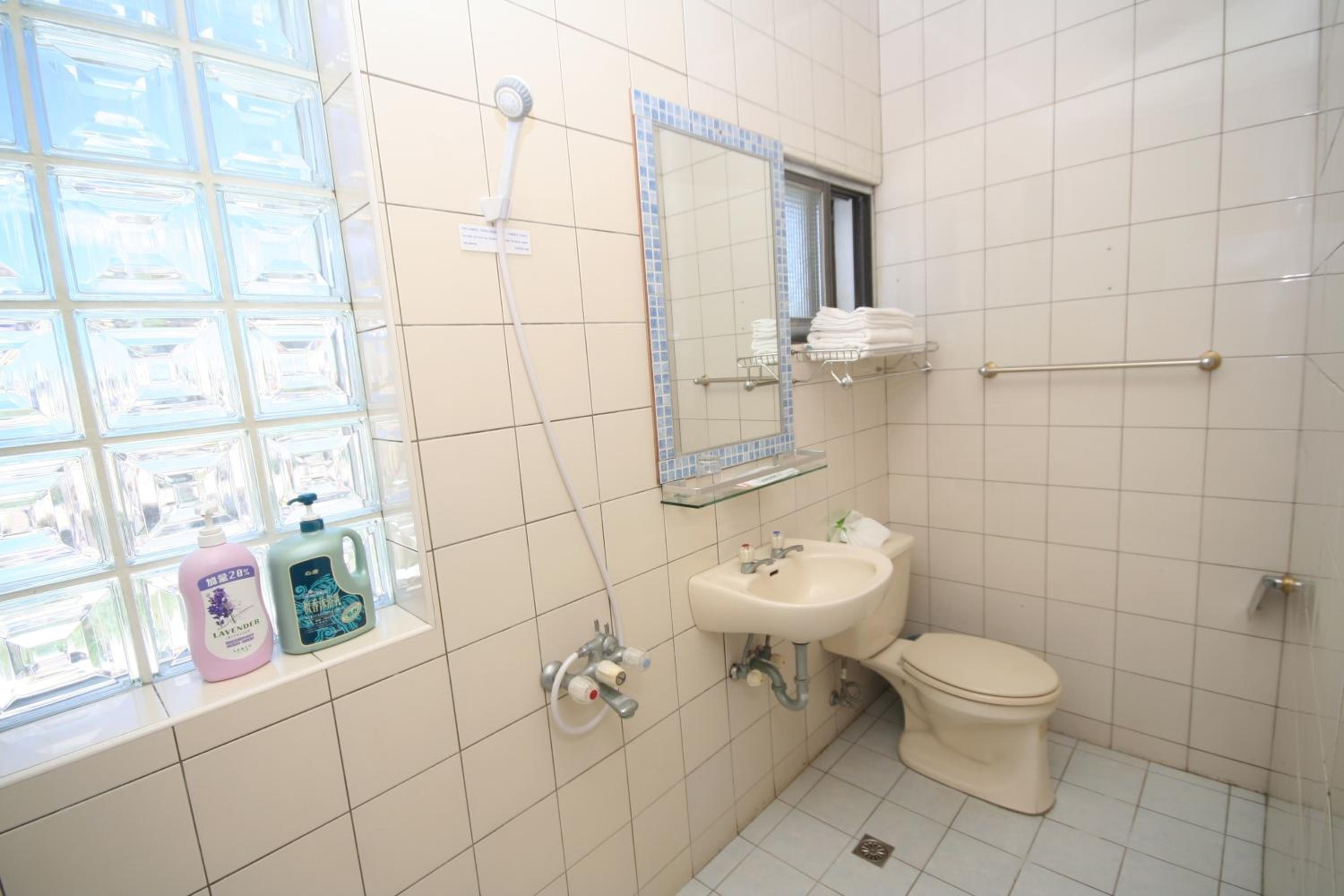 Single Room with Private Bathroom photo 2