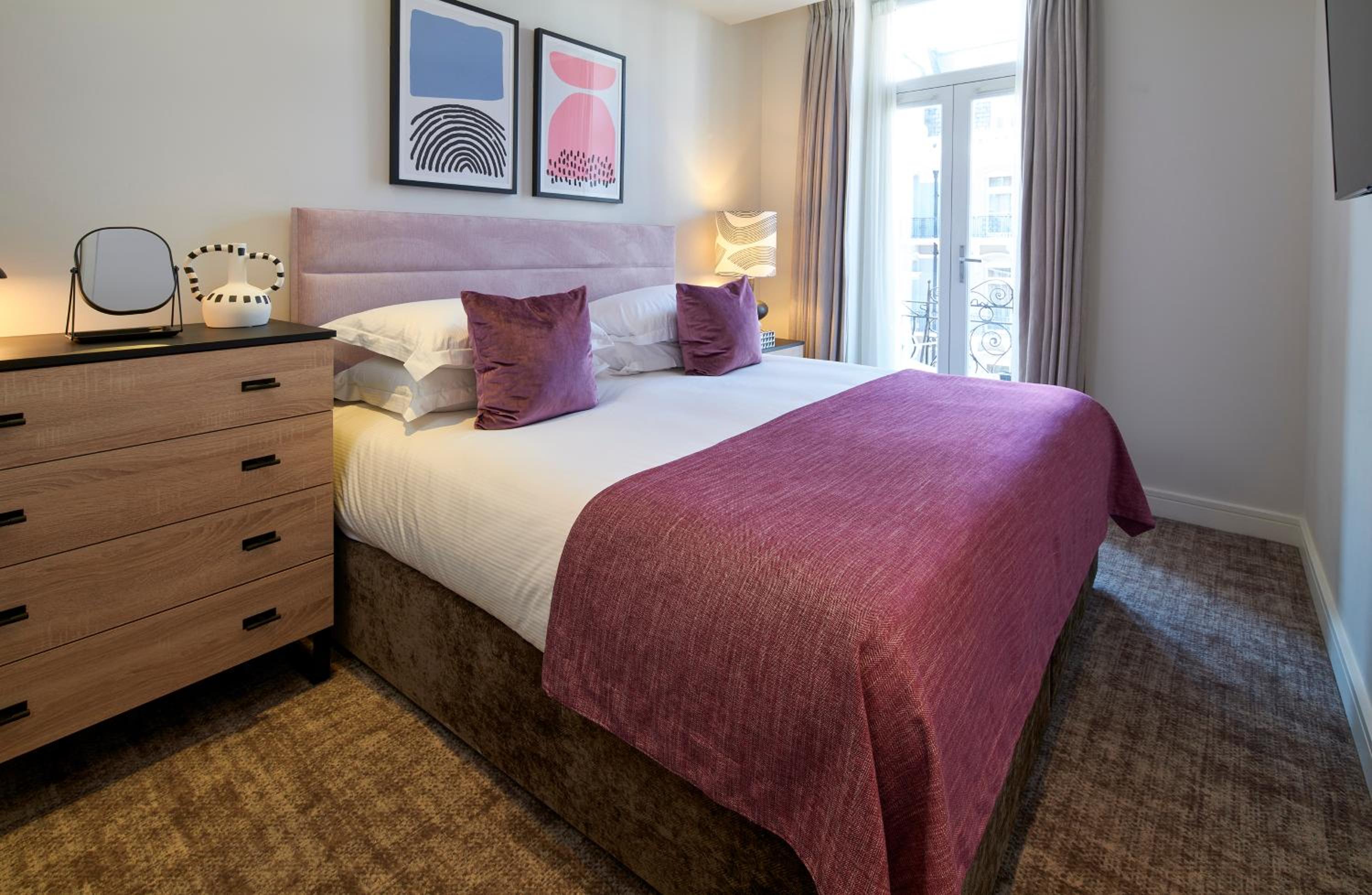 Superior One Bedroom Apartment with Sofa Bed photo 3