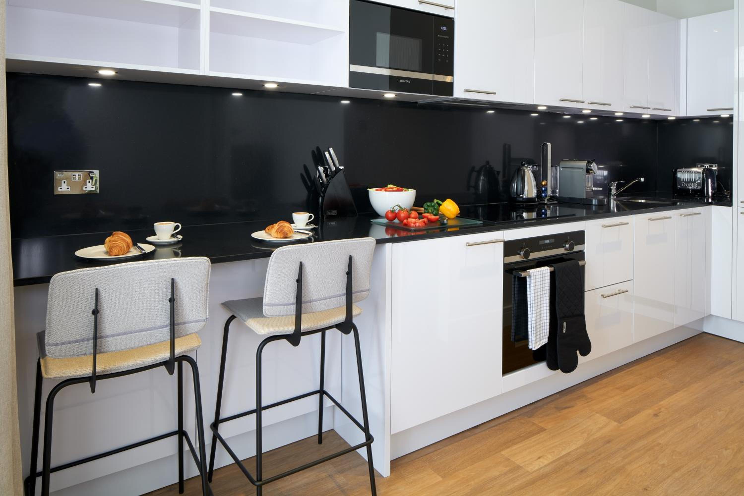 Superior One Bedroom Apartment photo 3