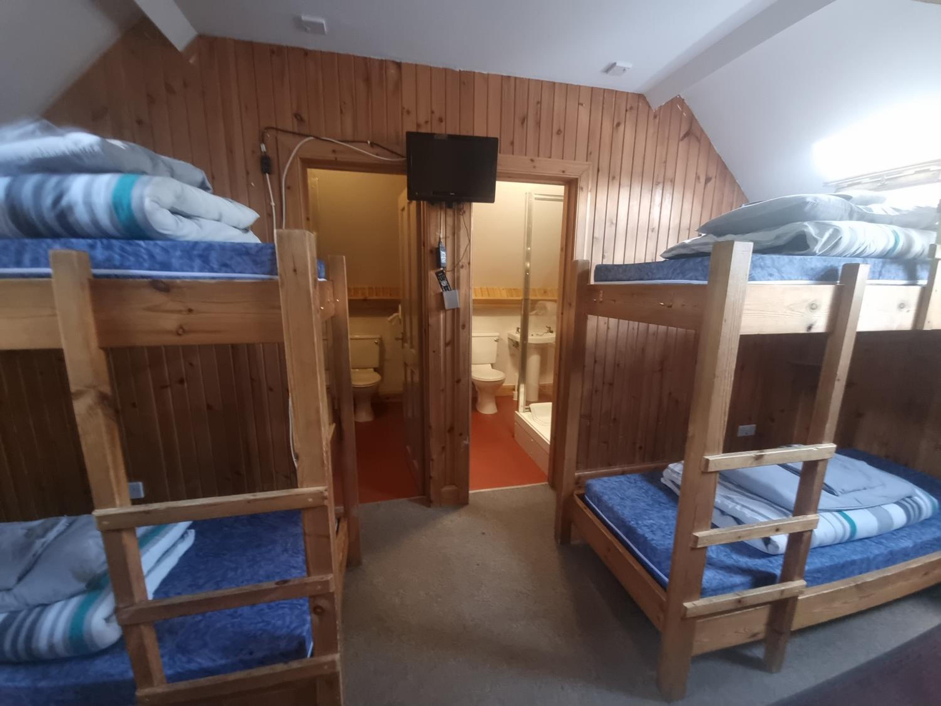 8-Bed Mixed Dormitory Room photo 1