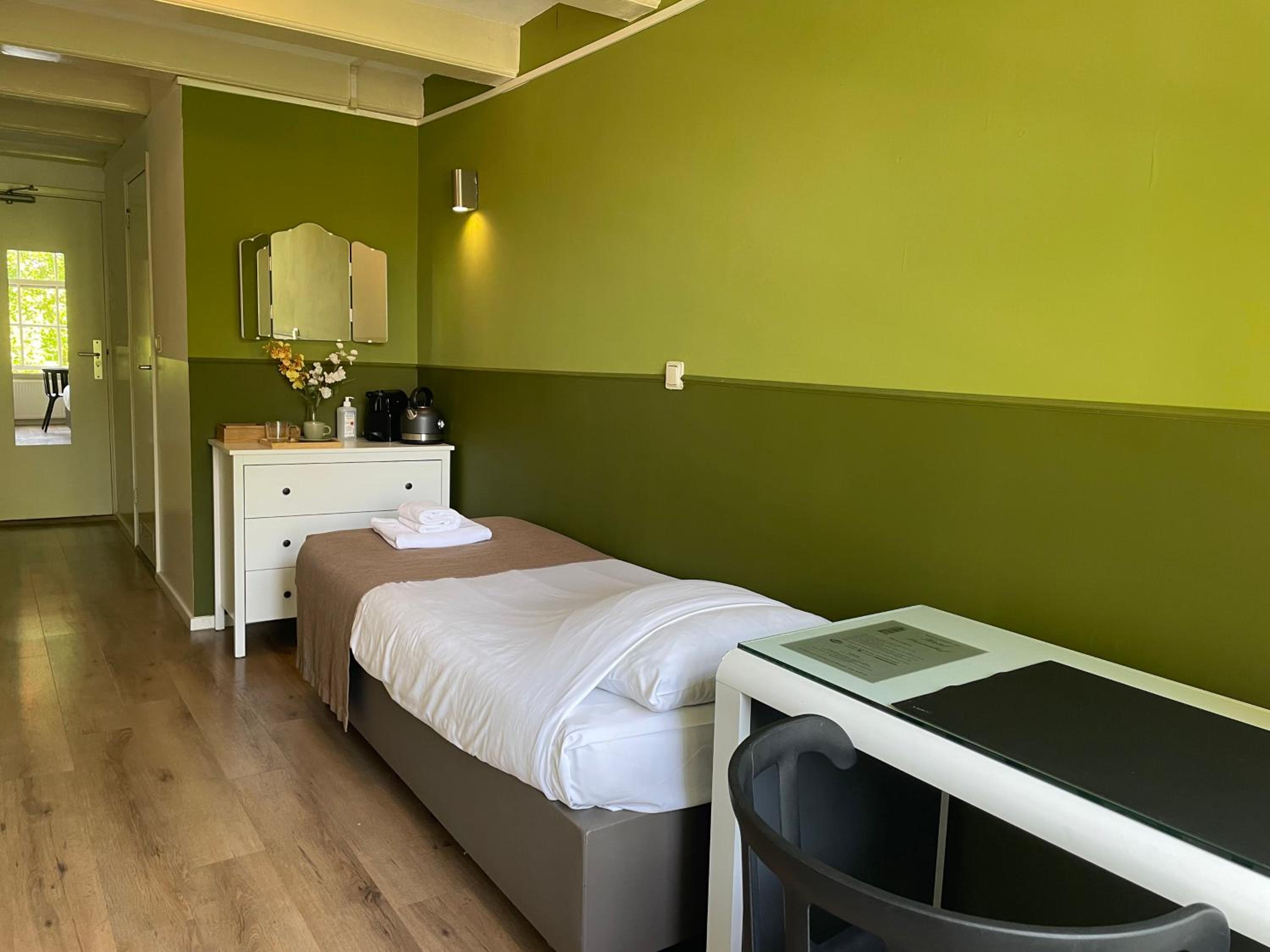 Twin Room with Lake View photo 1