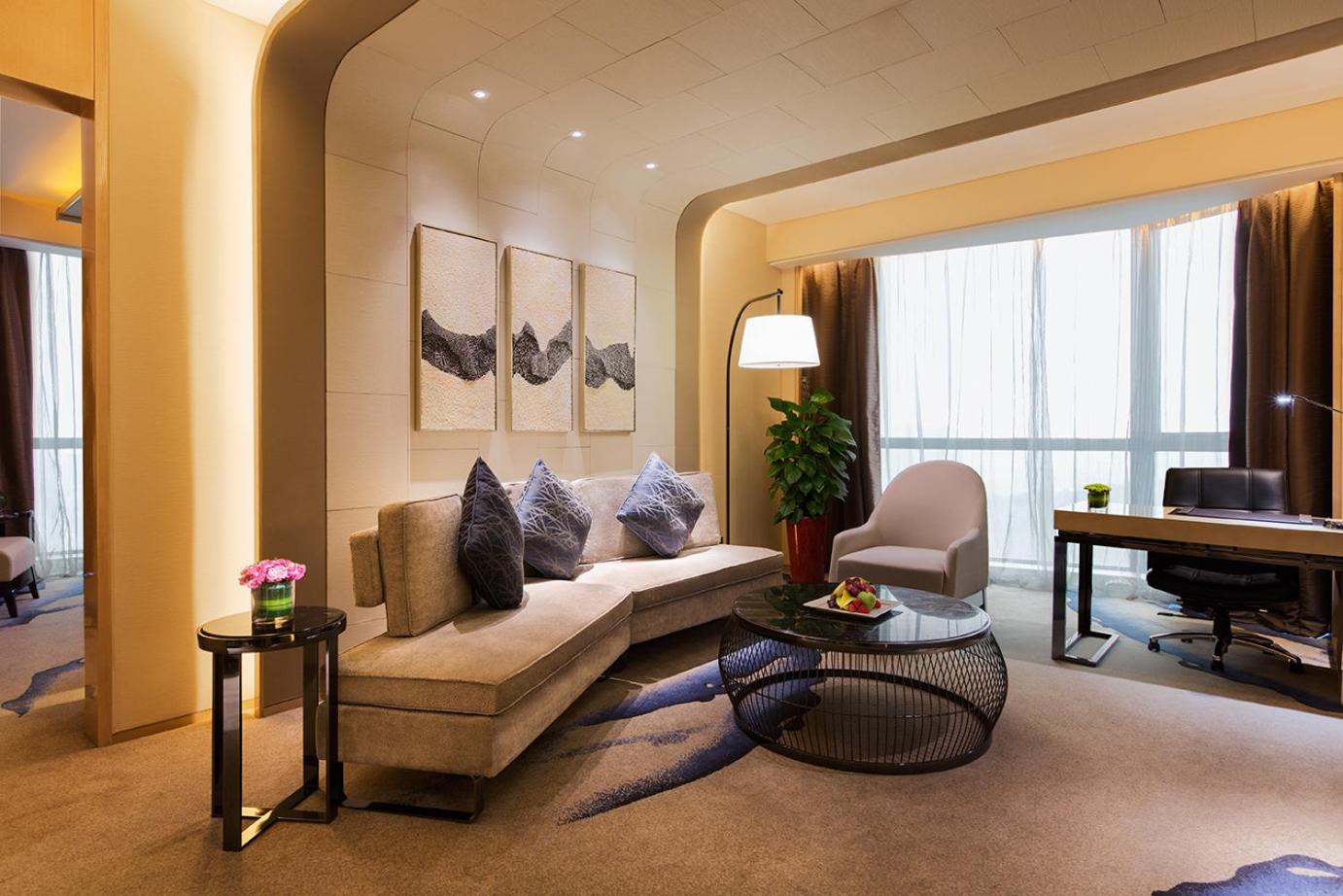 Deluxe Suite photo 2
