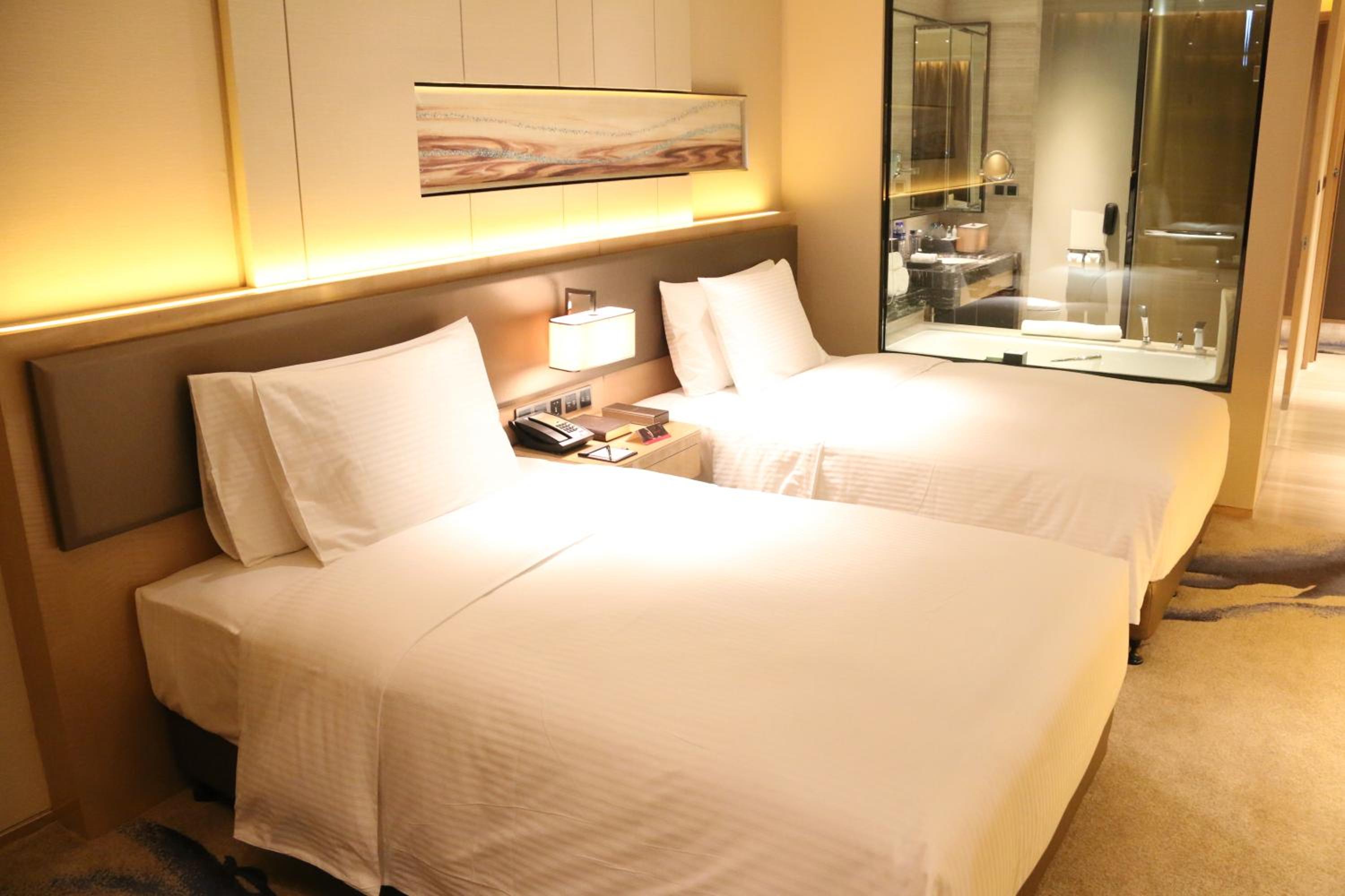 Deluxe Twin Room photo 3