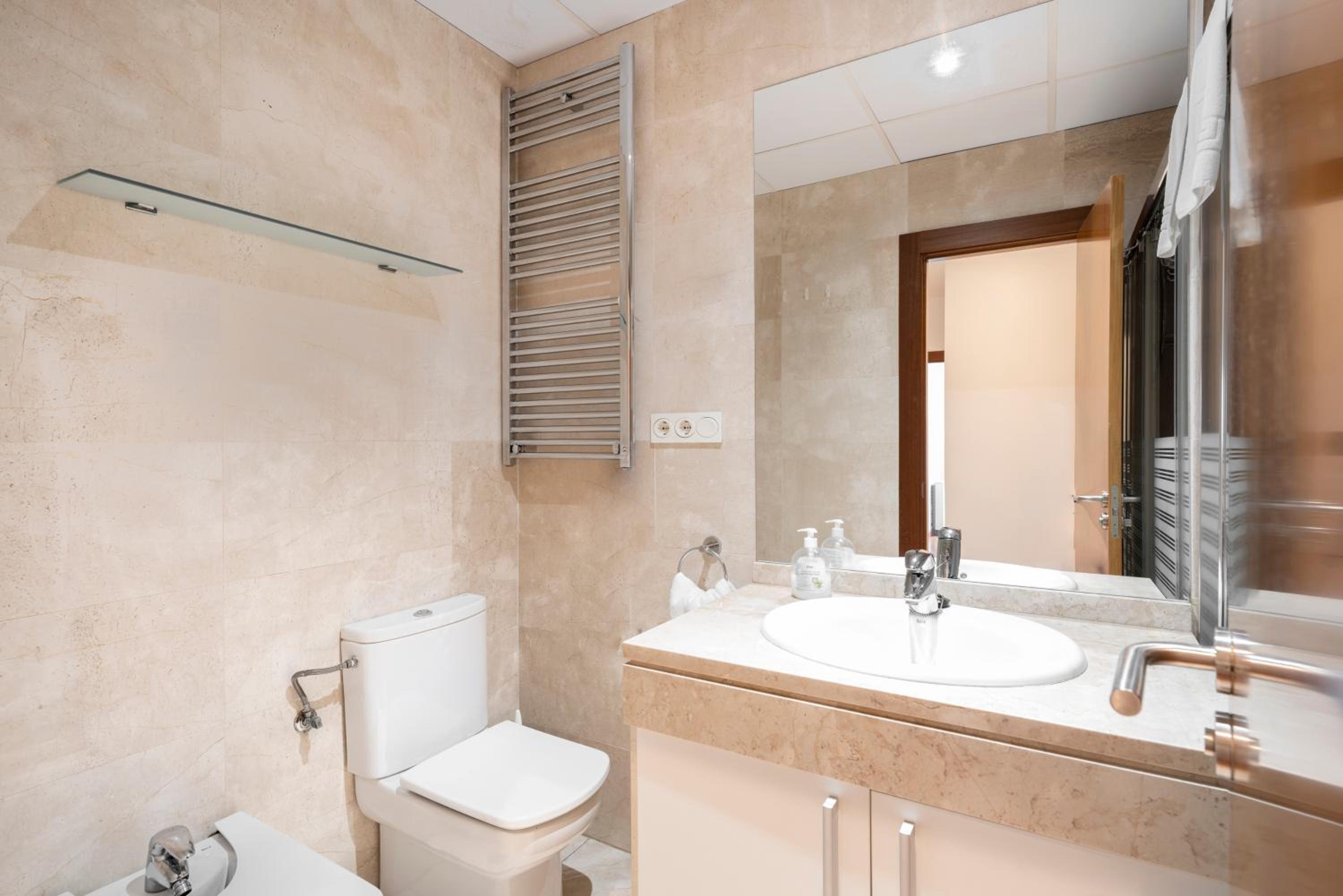 Suite with Terrace - Photo 30