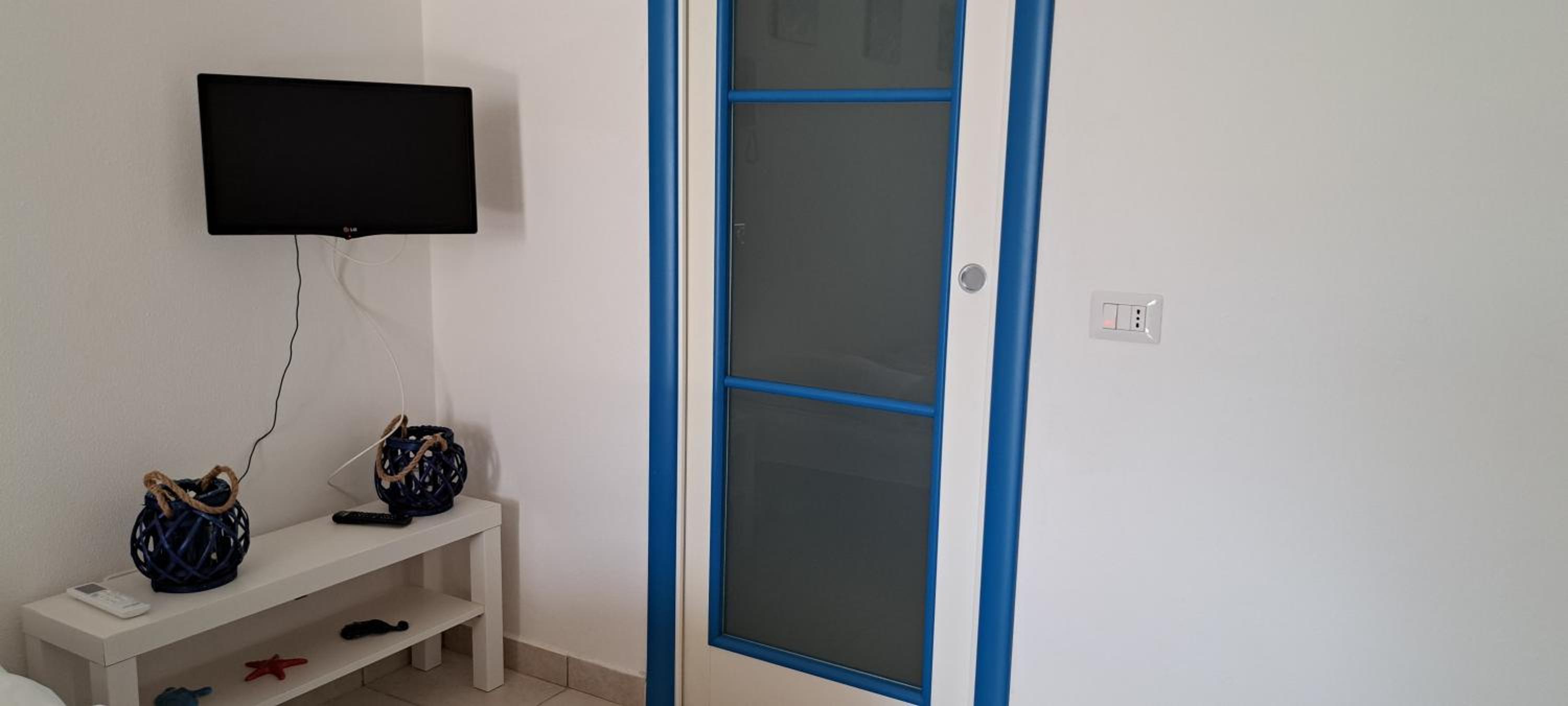 One-Bedroom House photo 1