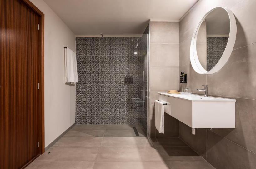 Premium Suite with Front Sea View - Photo 5