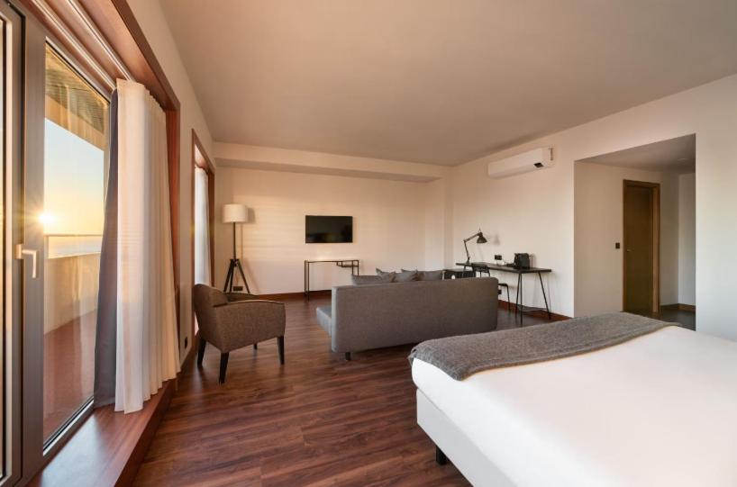 Premium Suite with Front Sea View - Photo 1