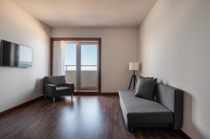 Premium Suite with Front Sea View - Photo 3