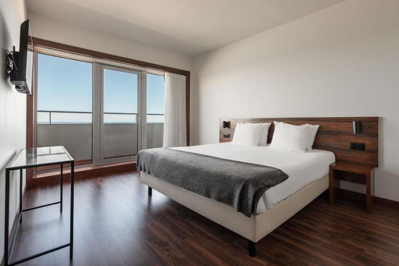 Premium Suite with Front Sea View - Photo 2